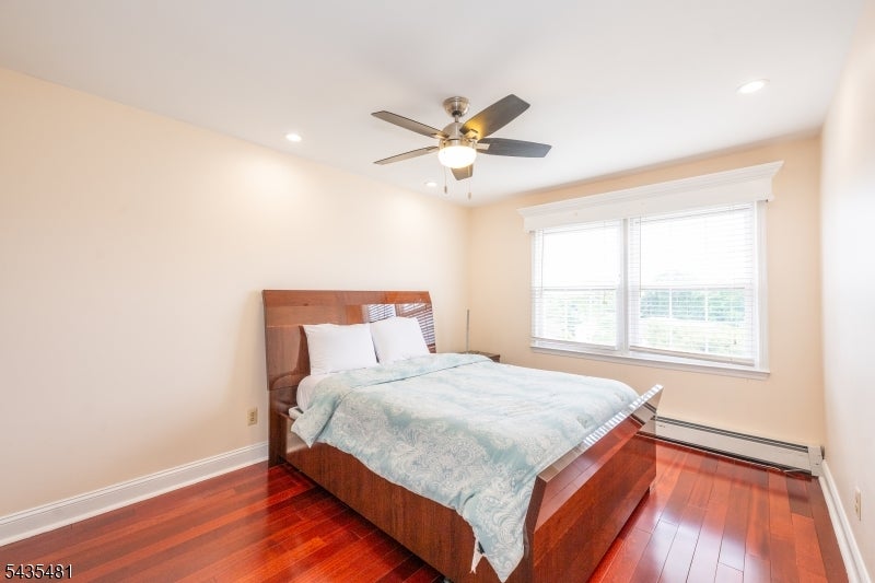 Wayne Twp., New Jersey, 07470, United States, 4 Bedrooms Bedrooms, ,3 BathroomsBathrooms,Residential,For Sale,2049437
