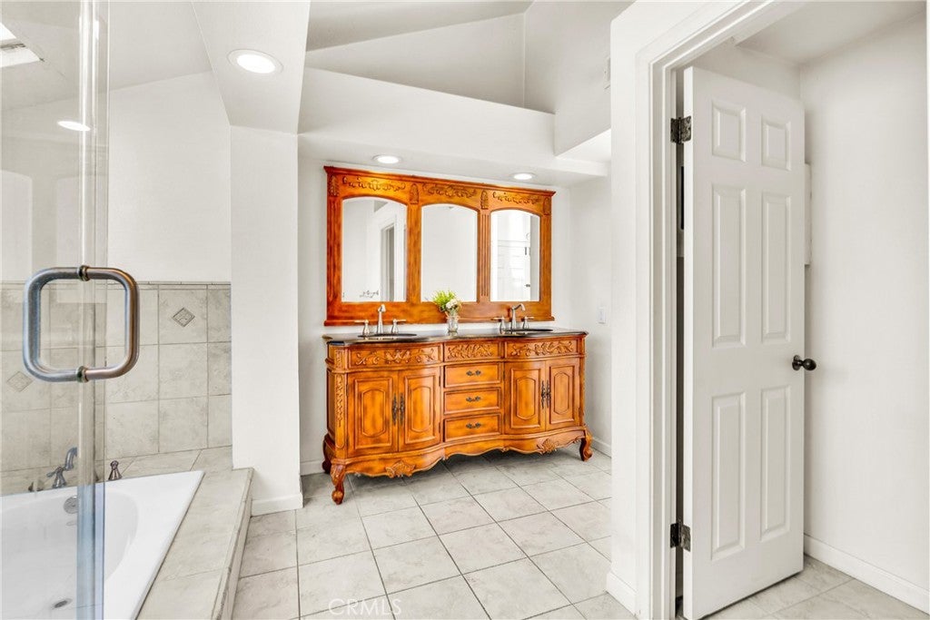 Pomona, California, 91768, United States, 4 Bedrooms Bedrooms, ,3 BathroomsBathrooms,Residential,For Sale,1983980