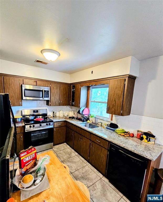 Clifton, New Jersey, 07012, United States, 6 Bedrooms Bedrooms, ,4 BathroomsBathrooms,Residential,For Sale,1984082