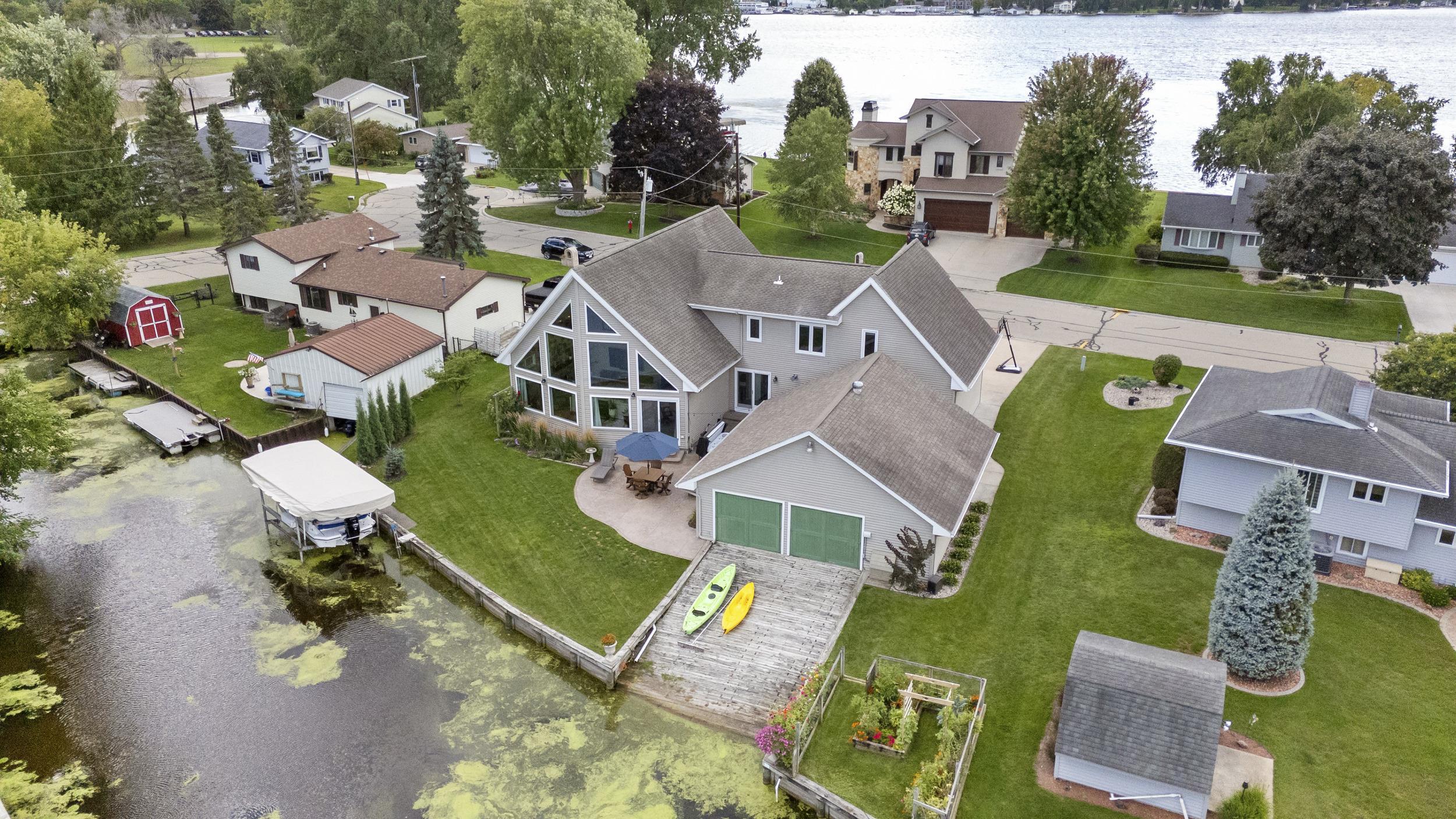 Winneconne, Wisconsin, 54986, United States, 3 Bedrooms Bedrooms, ,4 BathroomsBathrooms,Residential,For Sale,1944874
