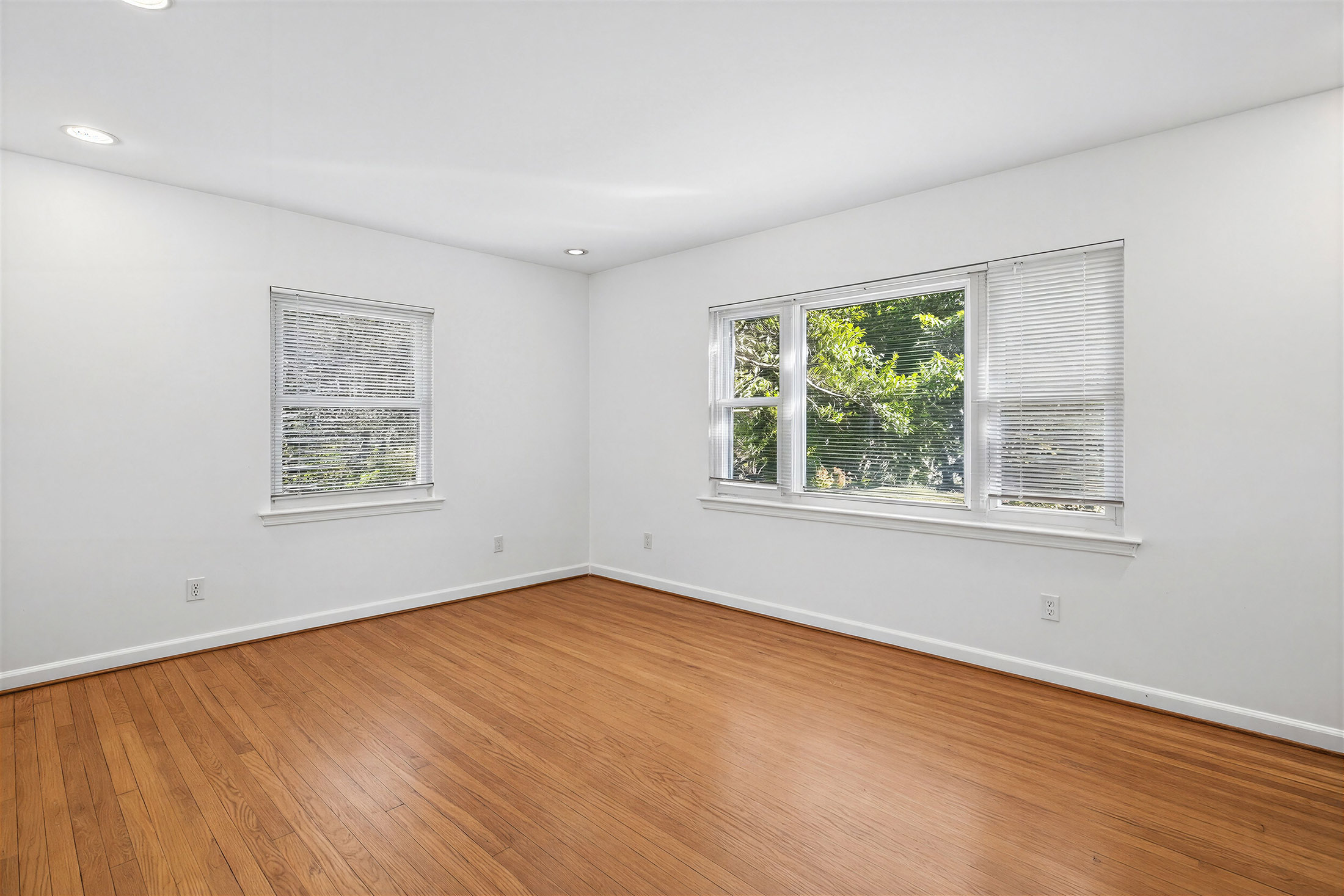  Beautifully Updated Brick Duplex Offers Rare Opportunity in the Heart of Decatur - 物件實景