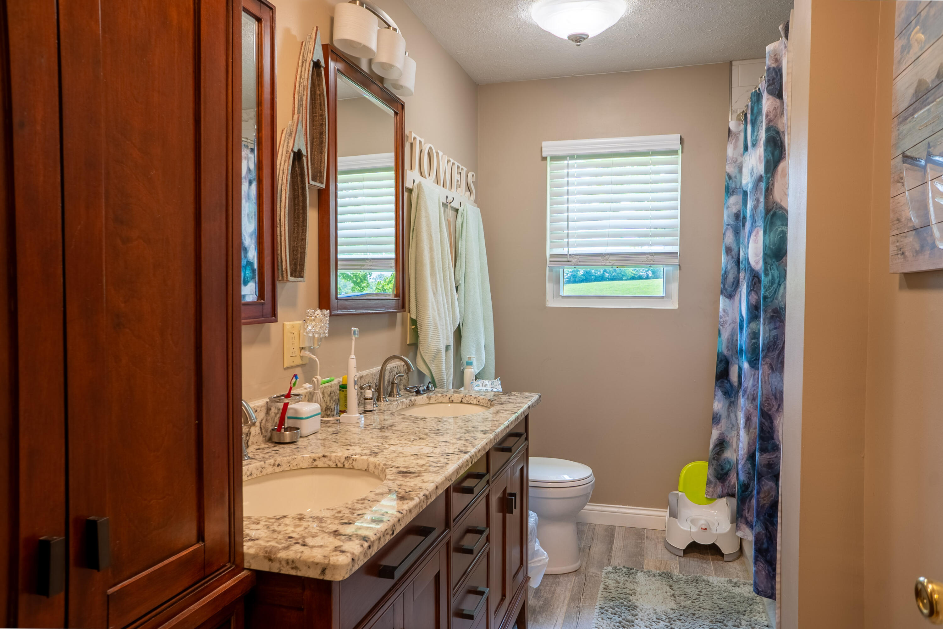 Paint Lick, Kentucky, 40461, United States, 5 Bedrooms Bedrooms, ,1 BathroomBathrooms,Residential,For Sale,1847619