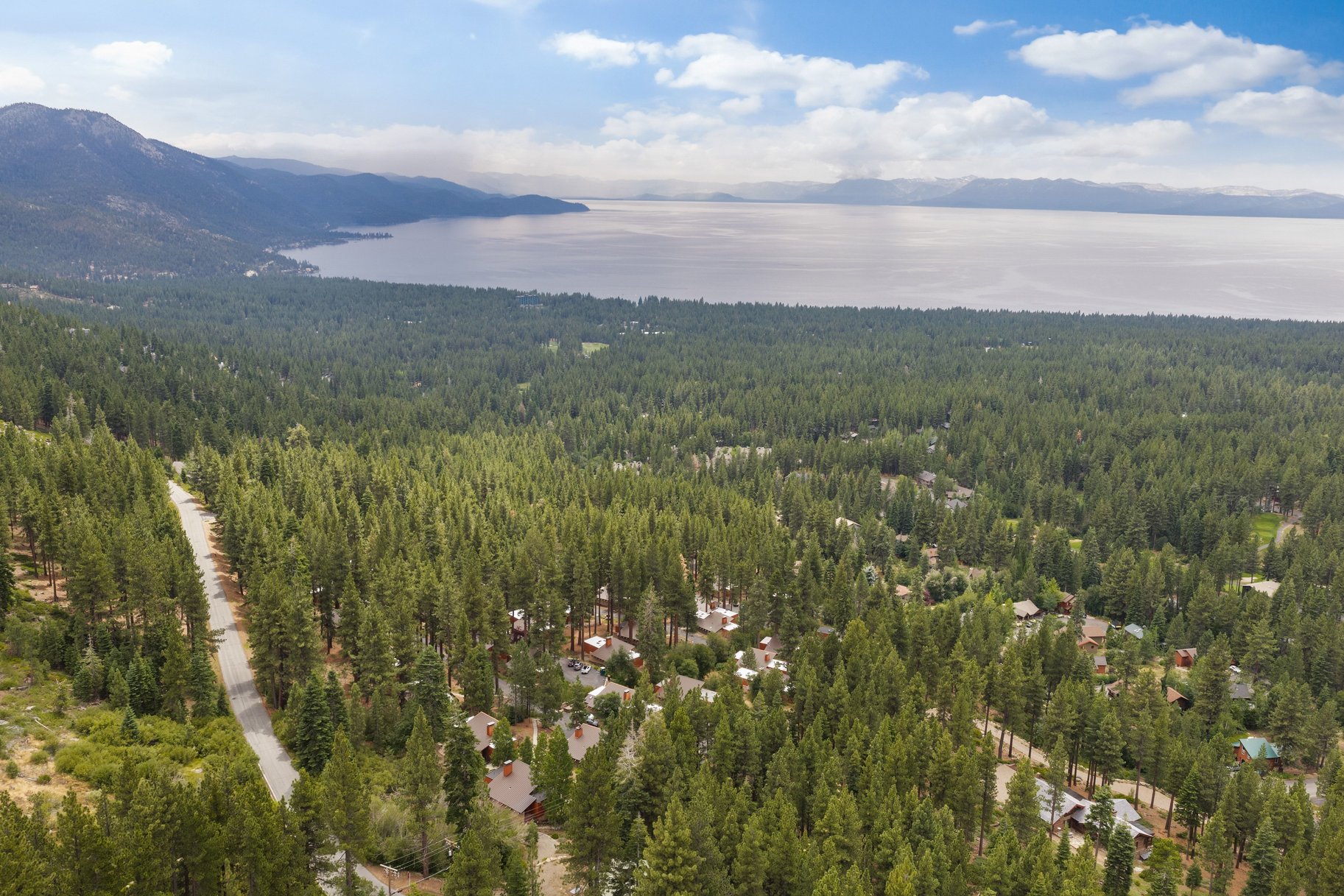  Sun-Filled Home in Incline Pines - 物件實景