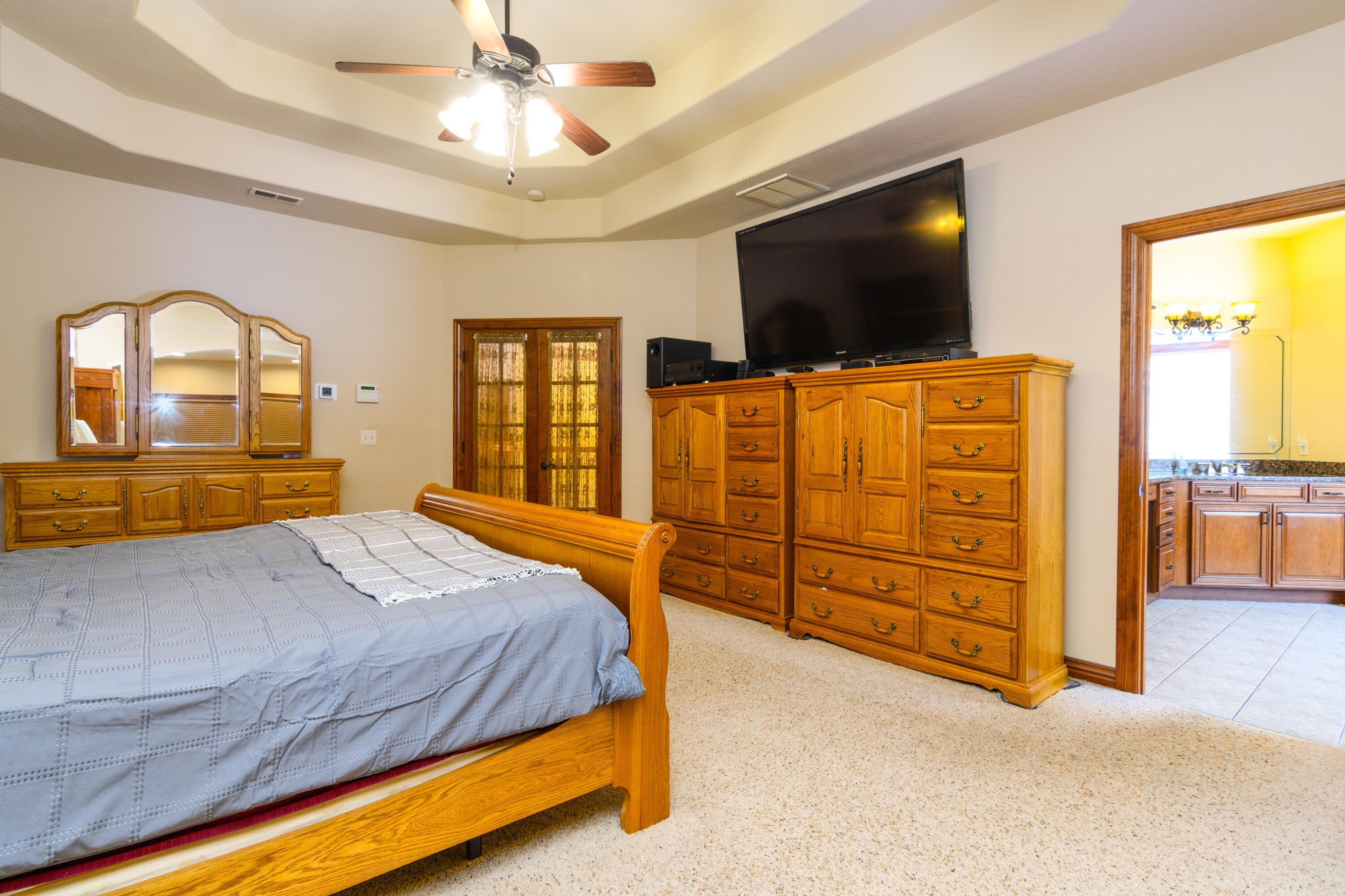 Walnut Shade, Missouri, 65771, United States, 6 Bedrooms Bedrooms, ,5 BathroomsBathrooms,Residential,For Sale,1975828