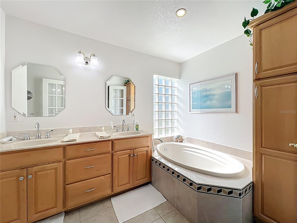 Altamonte Springs, Florida, 32701, United States, 4 Bedrooms Bedrooms, ,3 BathroomsBathrooms,Residential,For Sale,1997345