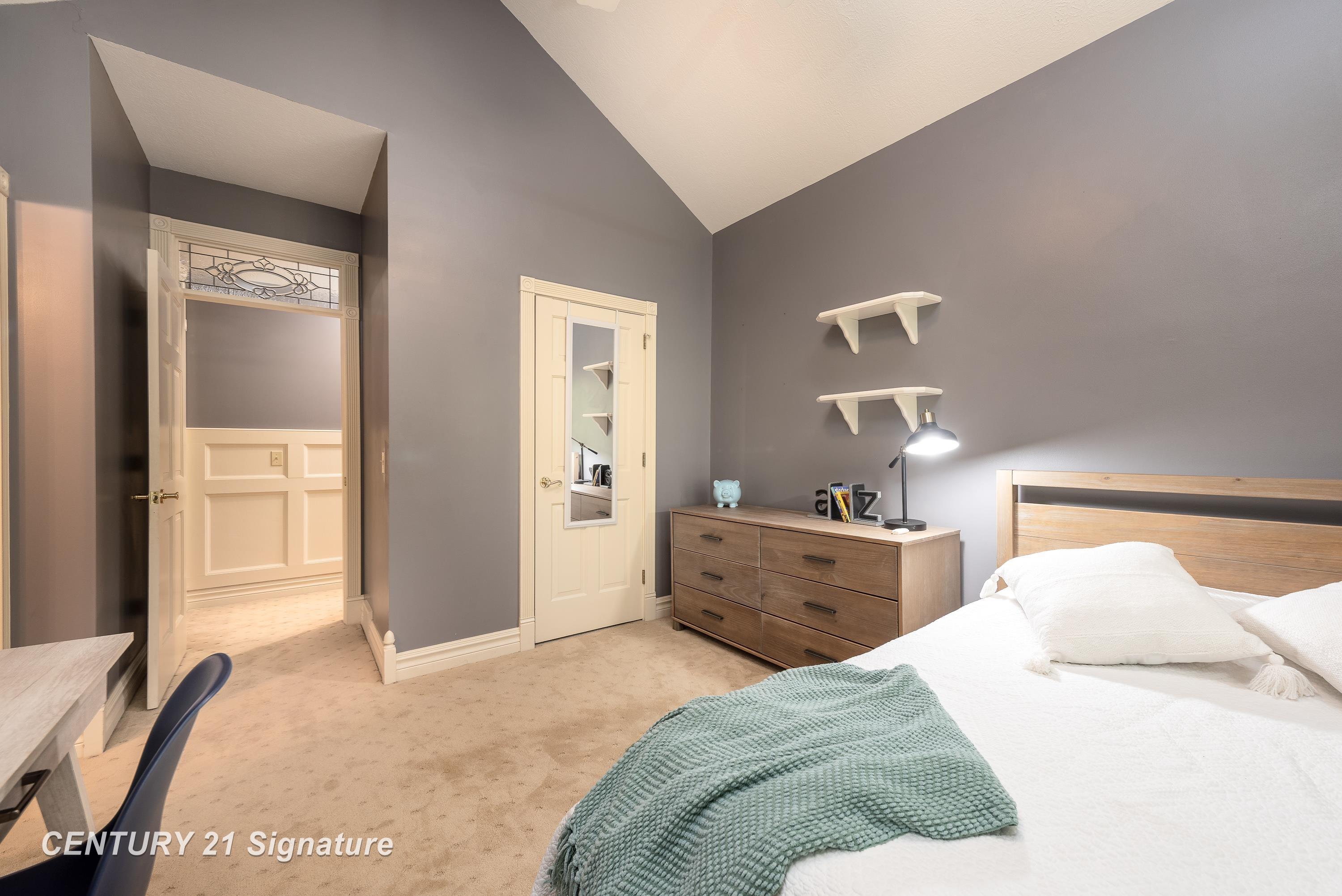 Midland, Michigan, 48642, United States, 5 Bedrooms Bedrooms, ,6 BathroomsBathrooms,Residential,For Sale,1977241