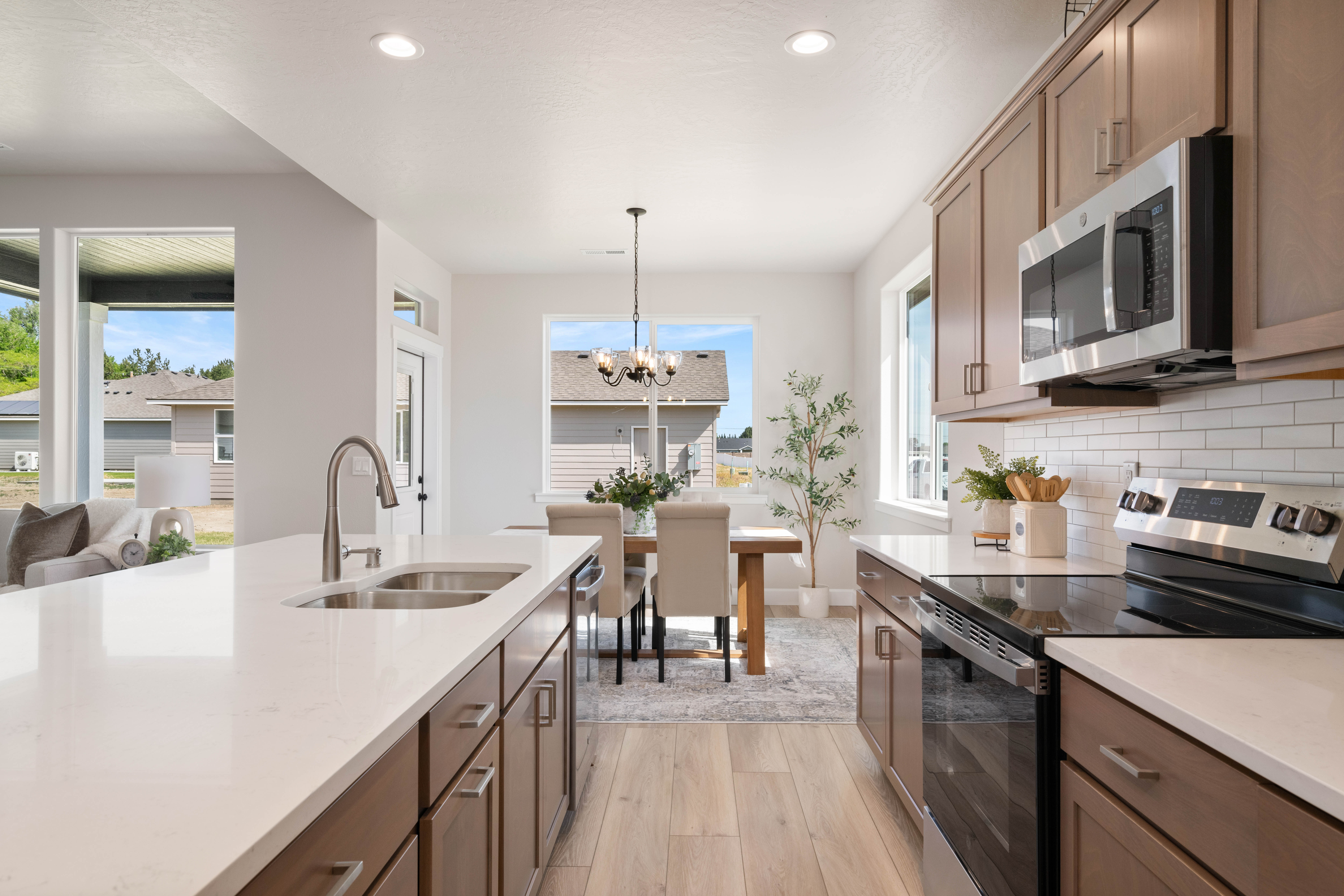  3 Car Garage, Great Floor Plan & Corner Lot - 物件實景