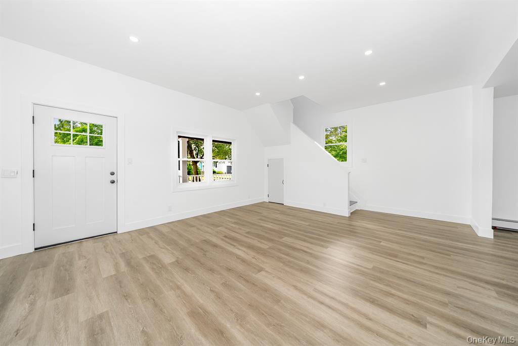 West Babylon, New York, 1704, United States, 3 Bedrooms Bedrooms, ,2 BathroomsBathrooms,Residential,For Sale,1950805