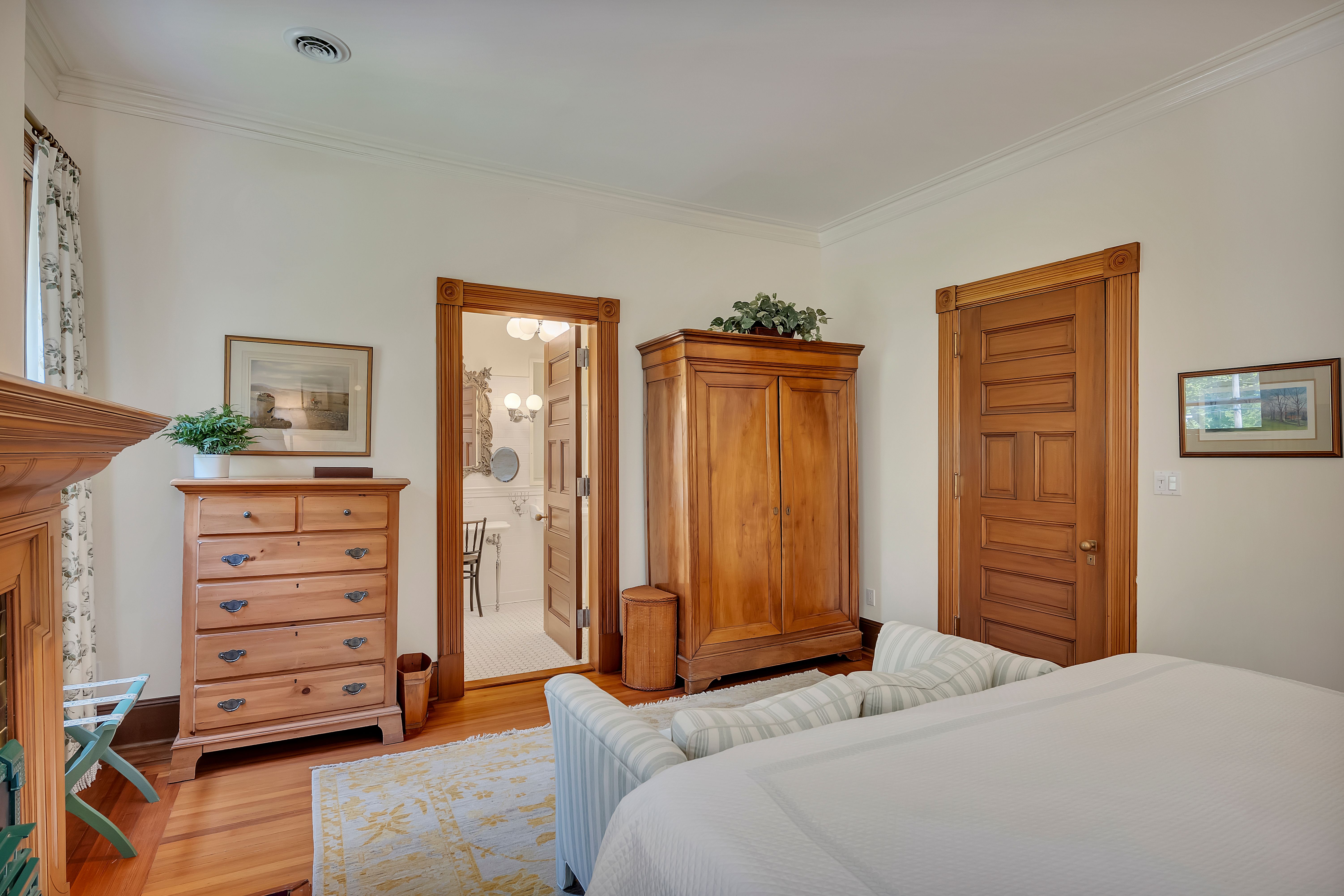  795 N Broadway, Saratoga Springs, NY, 12866 - 物件實景