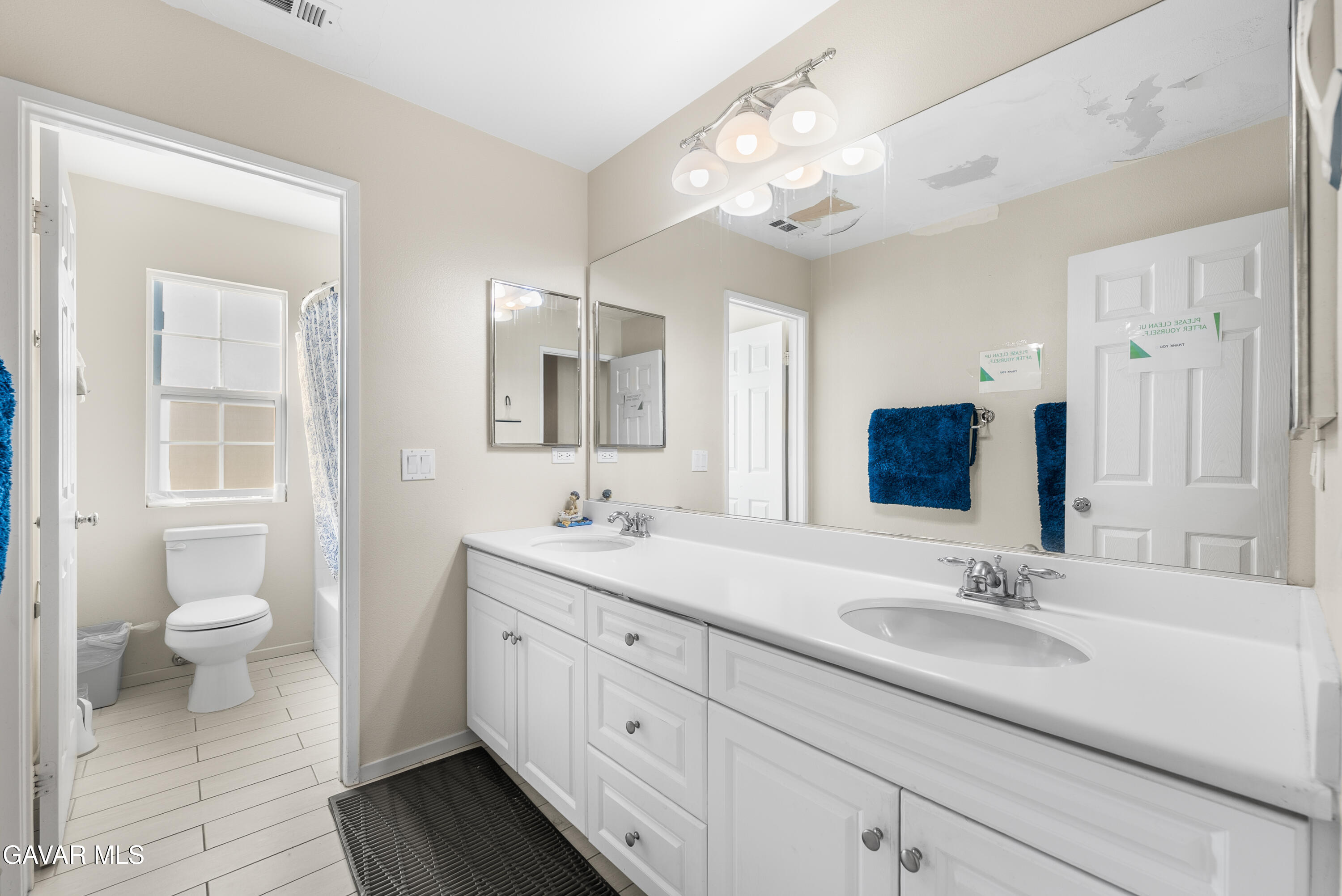 Lancaster, California, 93536, United States, 5 Bedrooms Bedrooms, ,3 BathroomsBathrooms,Residential,For Sale,1996467