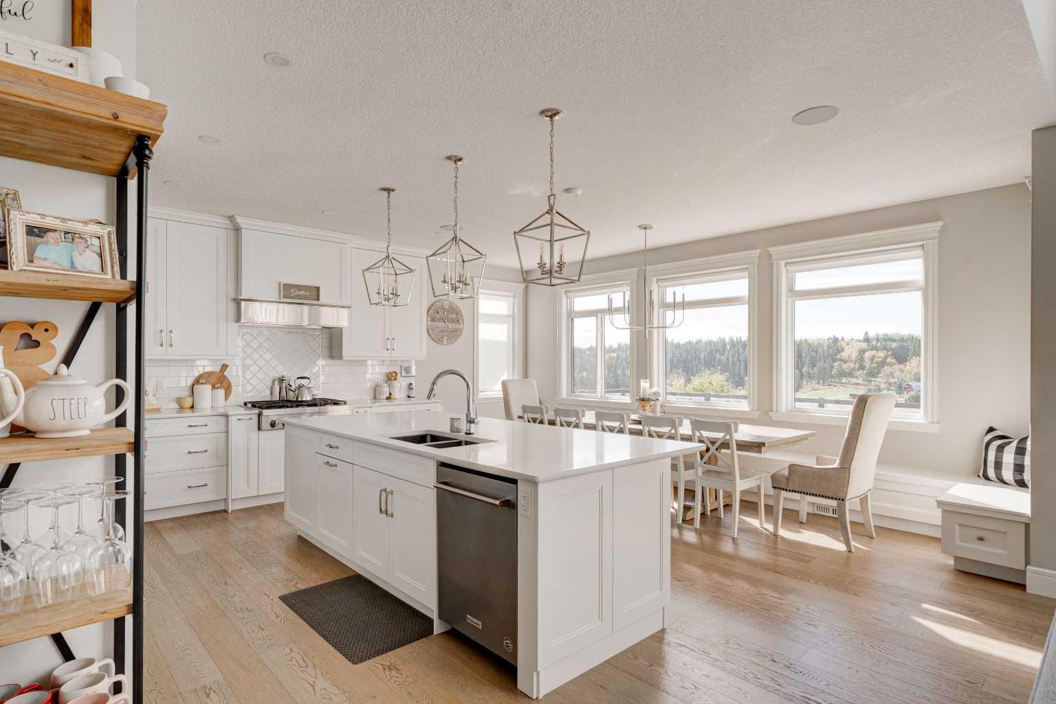 CALGARY, Alberta, T2X 2E1, CA, 4 Bedrooms Bedrooms, ,3 BathroomsBathrooms,Residential,For Sale,1987816