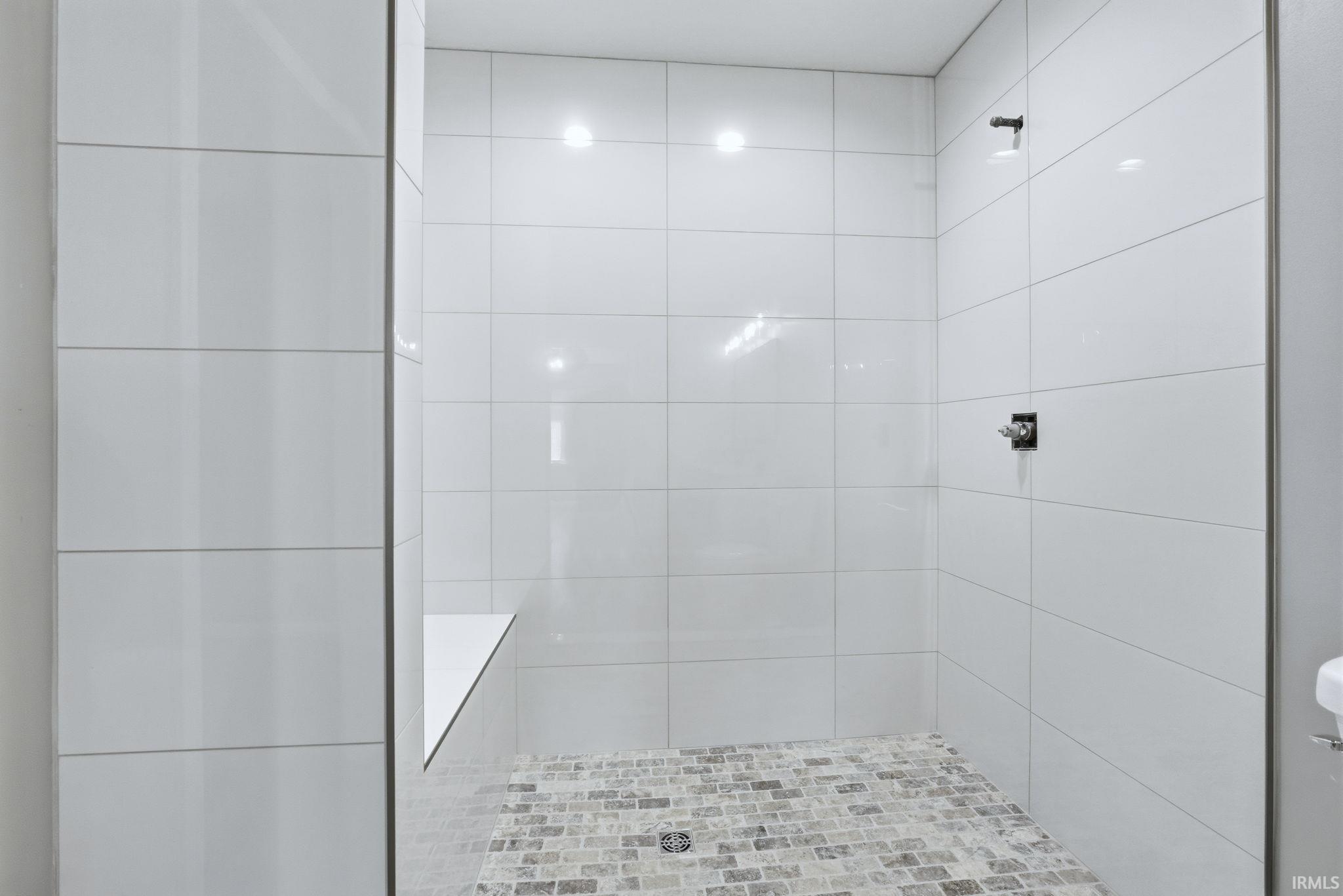 Churubusco, Indiana, 46723, United States, 3 Bedrooms Bedrooms, ,3 BathroomsBathrooms,Residential,For Sale,1987085