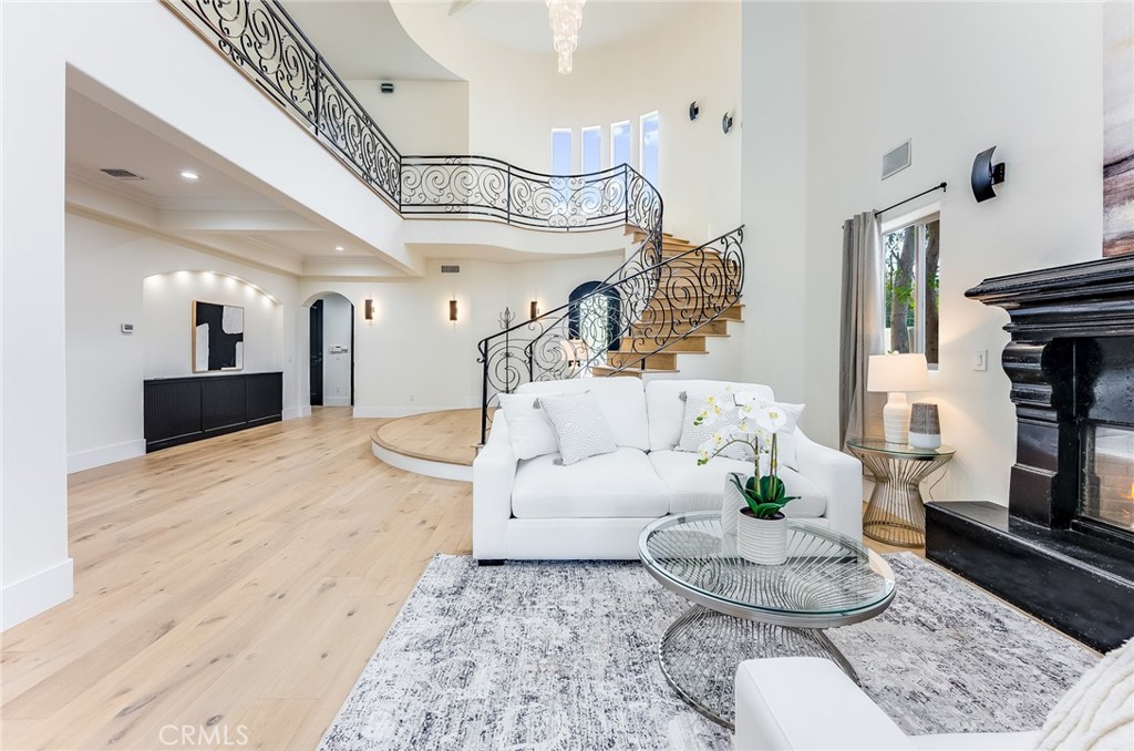 Woodland Hills, California, 91367, United States, 5 Bedrooms Bedrooms, ,6 BathroomsBathrooms,Residential,For Sale,1861197