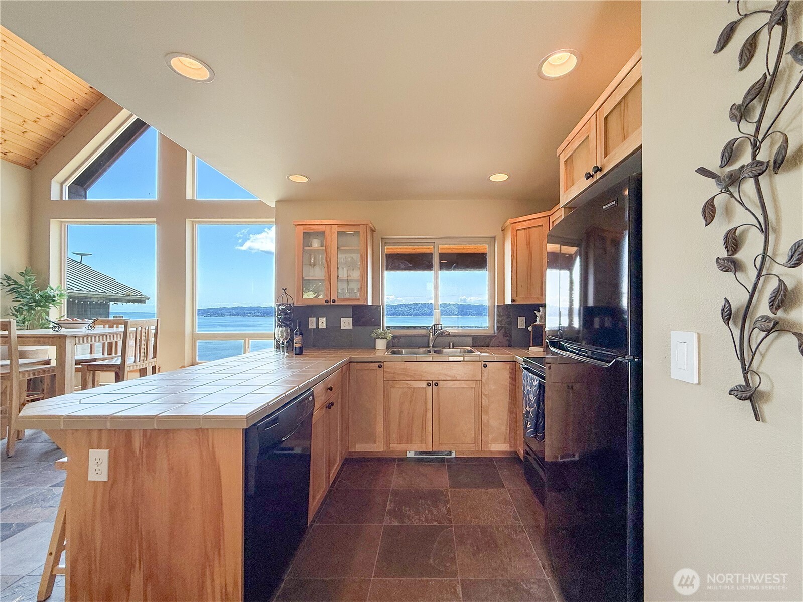 Everett, Washington, 98206, United States, 2 Bedrooms Bedrooms, ,1 BathroomBathrooms,Residential,For Sale,1982450