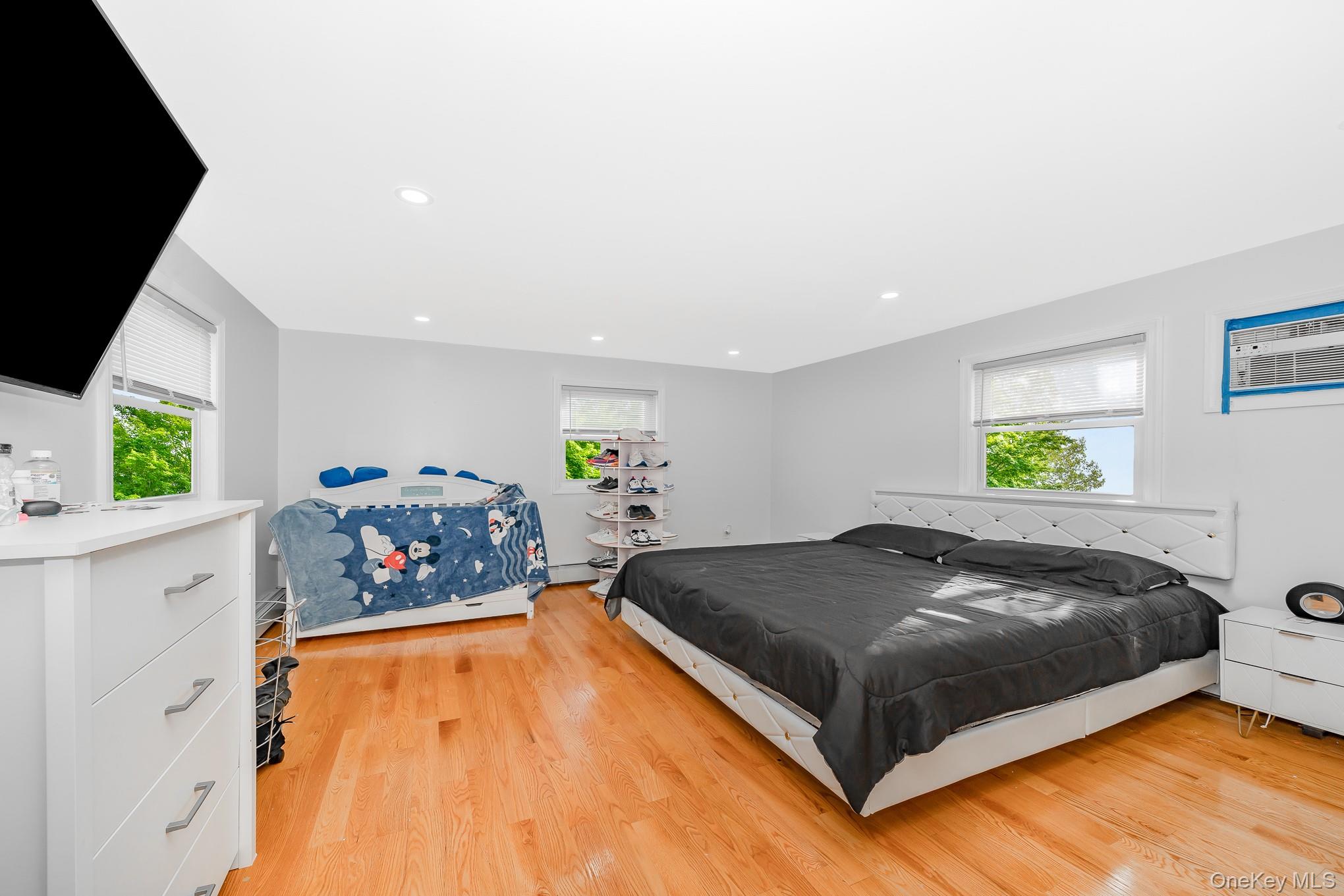 Freeport, New York, 11520, United States, 5 Bedrooms Bedrooms, ,3 BathroomsBathrooms,Residential,For Sale,1977897