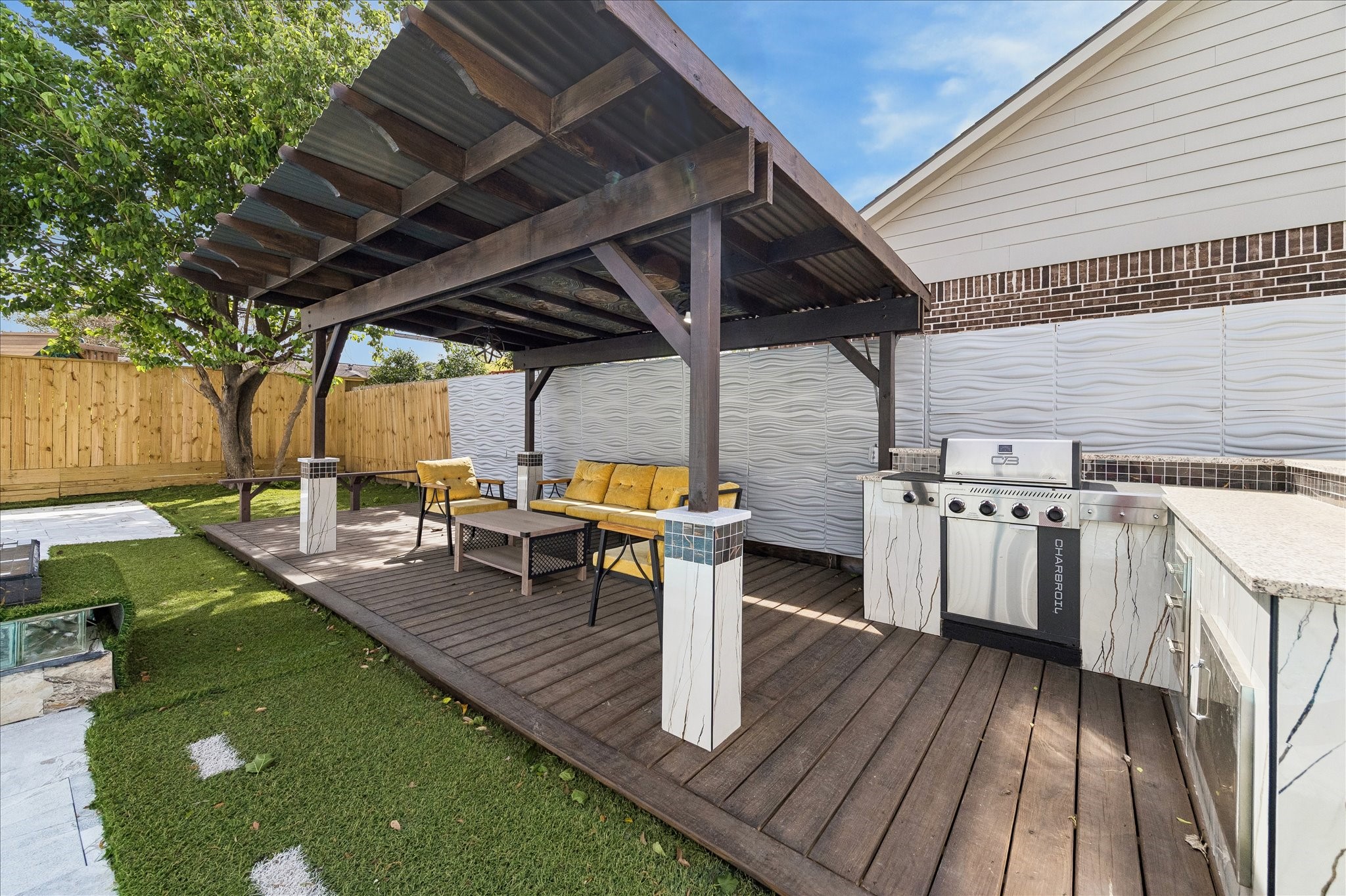  2302 Brooktree Drive - 物件實景