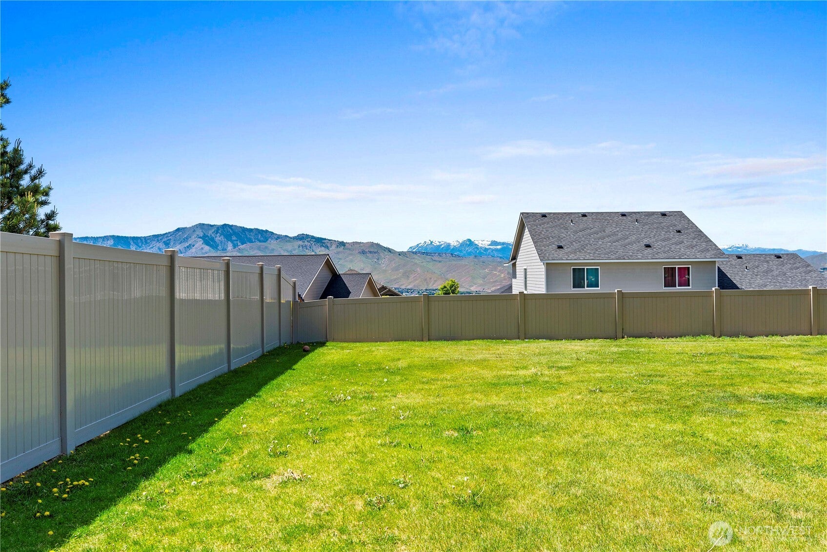 East Wenatchee, Washington, 98802, United States, 3 Bedrooms Bedrooms, ,3 BathroomsBathrooms,Residential,For Sale,1805668