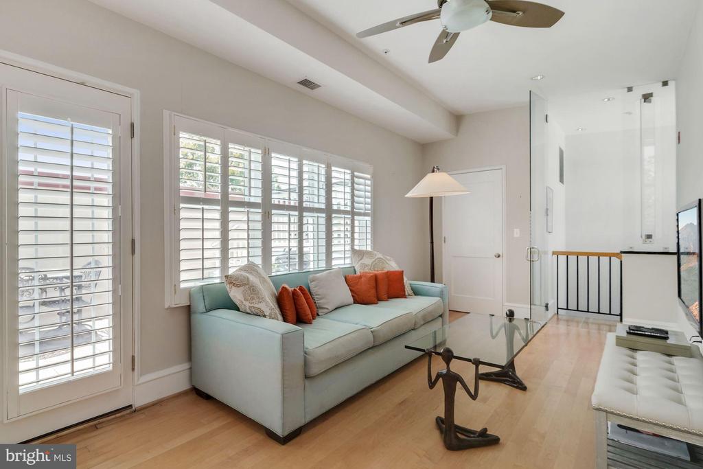 Washington, District of Columbia, 20009, United States, 3 Bedrooms Bedrooms, ,3 BathroomsBathrooms,Residential,For Sale,1987396