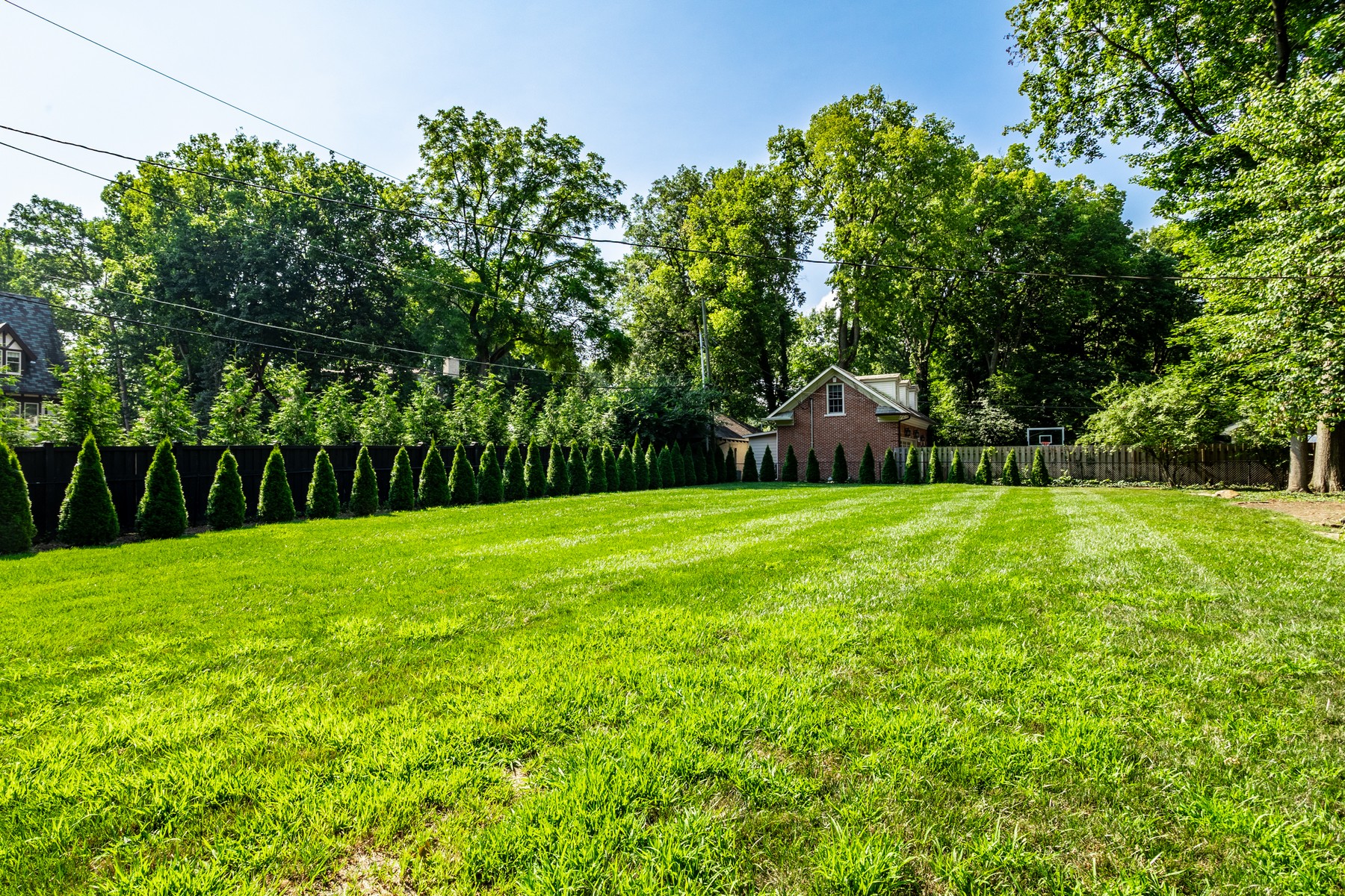  Gated English Tudor Home on One of the Most Desirable Blocks in Meridian Kessler - 物件實景