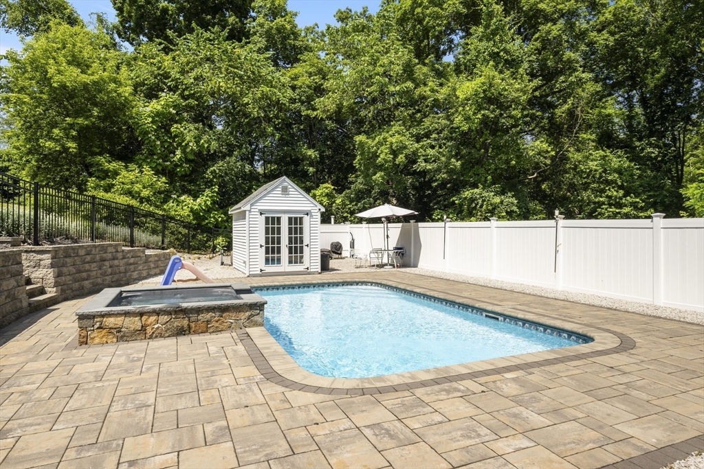 Bellingham, Massachusetts, 02019, United States, 3 Bedrooms Bedrooms, ,3 BathroomsBathrooms,Residential,For Sale,1938371