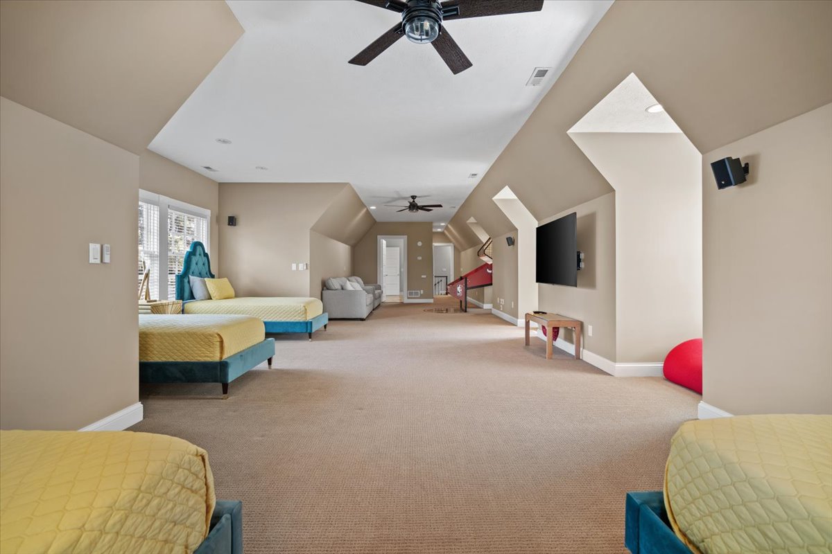 Bloomington, Illinois, 61704, United States, 4 Bedrooms Bedrooms, ,7 BathroomsBathrooms,Residential,For Sale,1941288