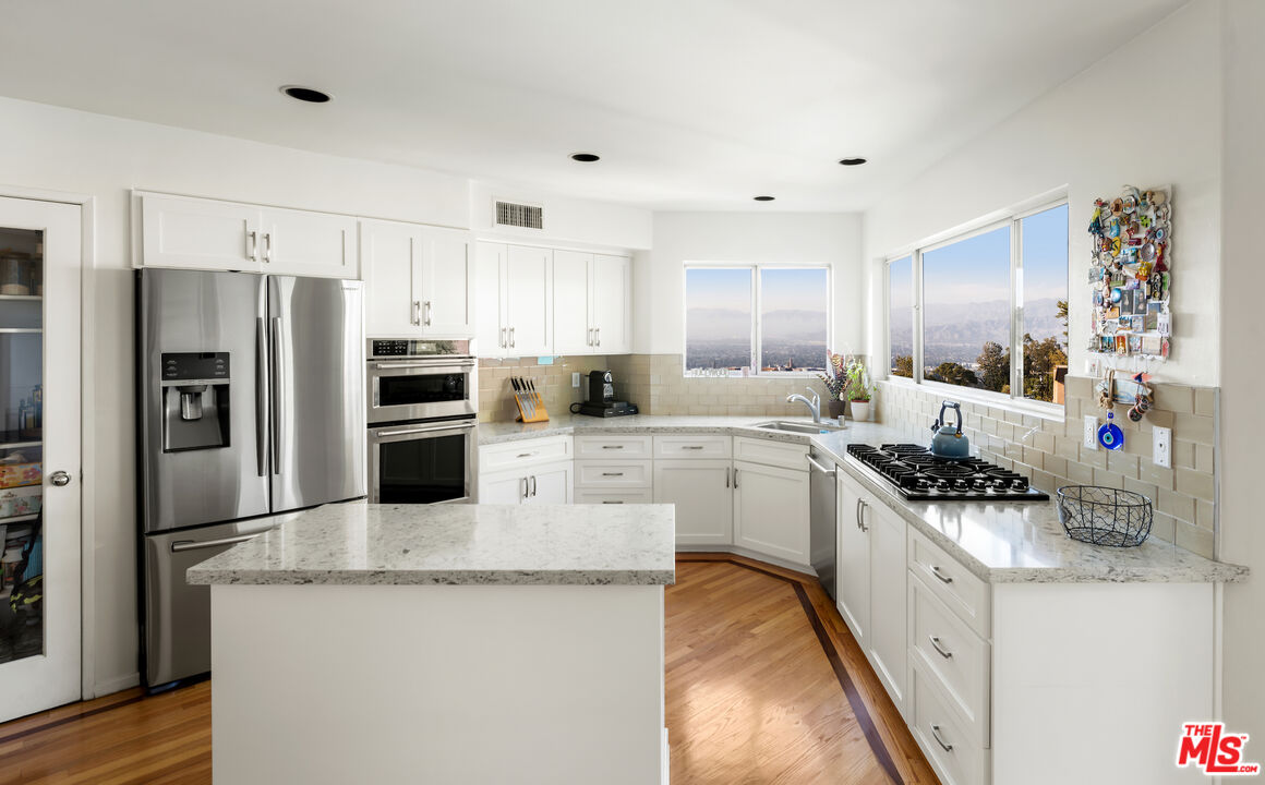 Los Angeles, California, 90068, United States, 3 Bedrooms Bedrooms, ,3 BathroomsBathrooms,Residential,For Sale,1913161