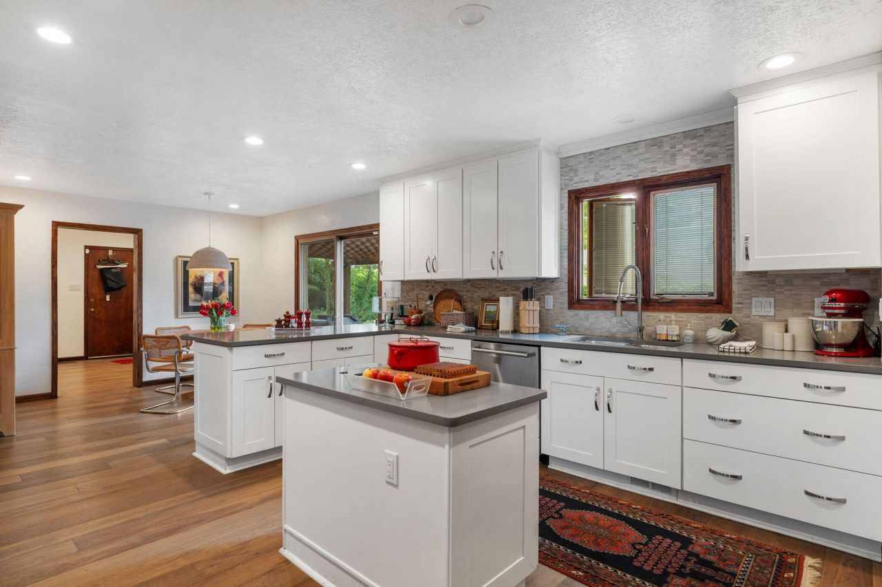 Albuquerque, New Mexico, 87111, United States, 4 Bedrooms Bedrooms, ,3 BathroomsBathrooms,Residential,For Sale,1906383