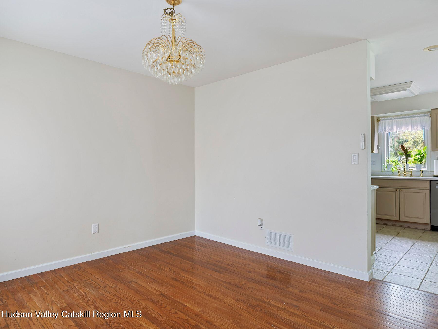 Saugerties, New York, 12477, United States, 4 Bedrooms Bedrooms, ,3 BathroomsBathrooms,Residential,For Sale,1994333