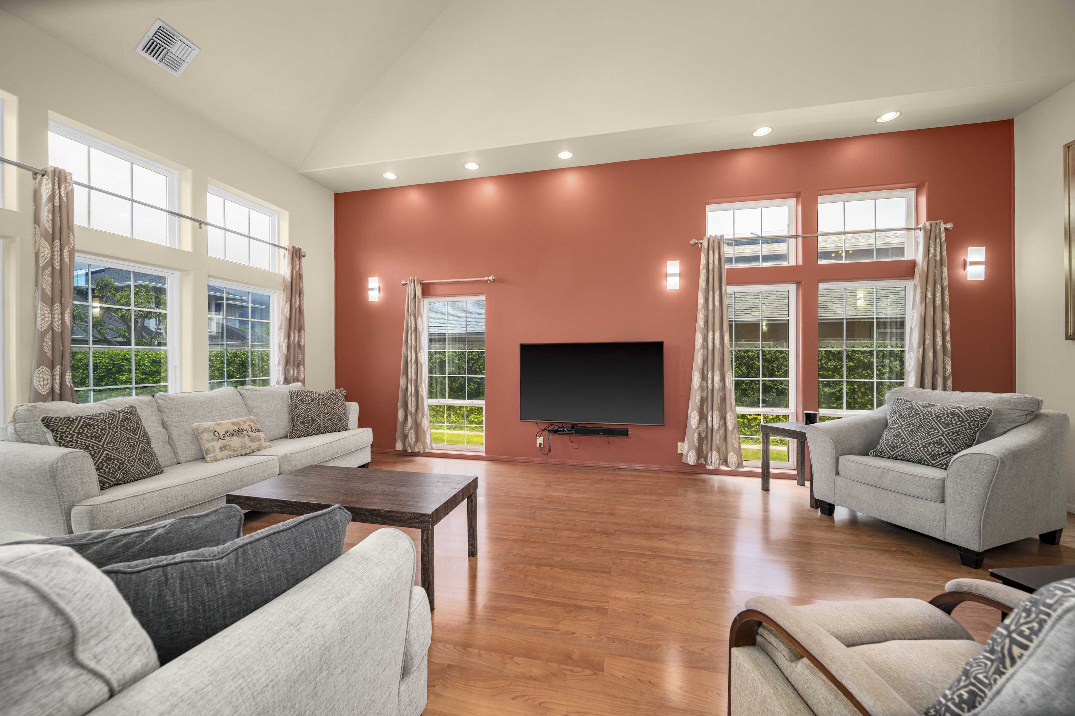  Pride of ownership explains this 4 bedroom 2.5 bath home & backyard - 物件實景