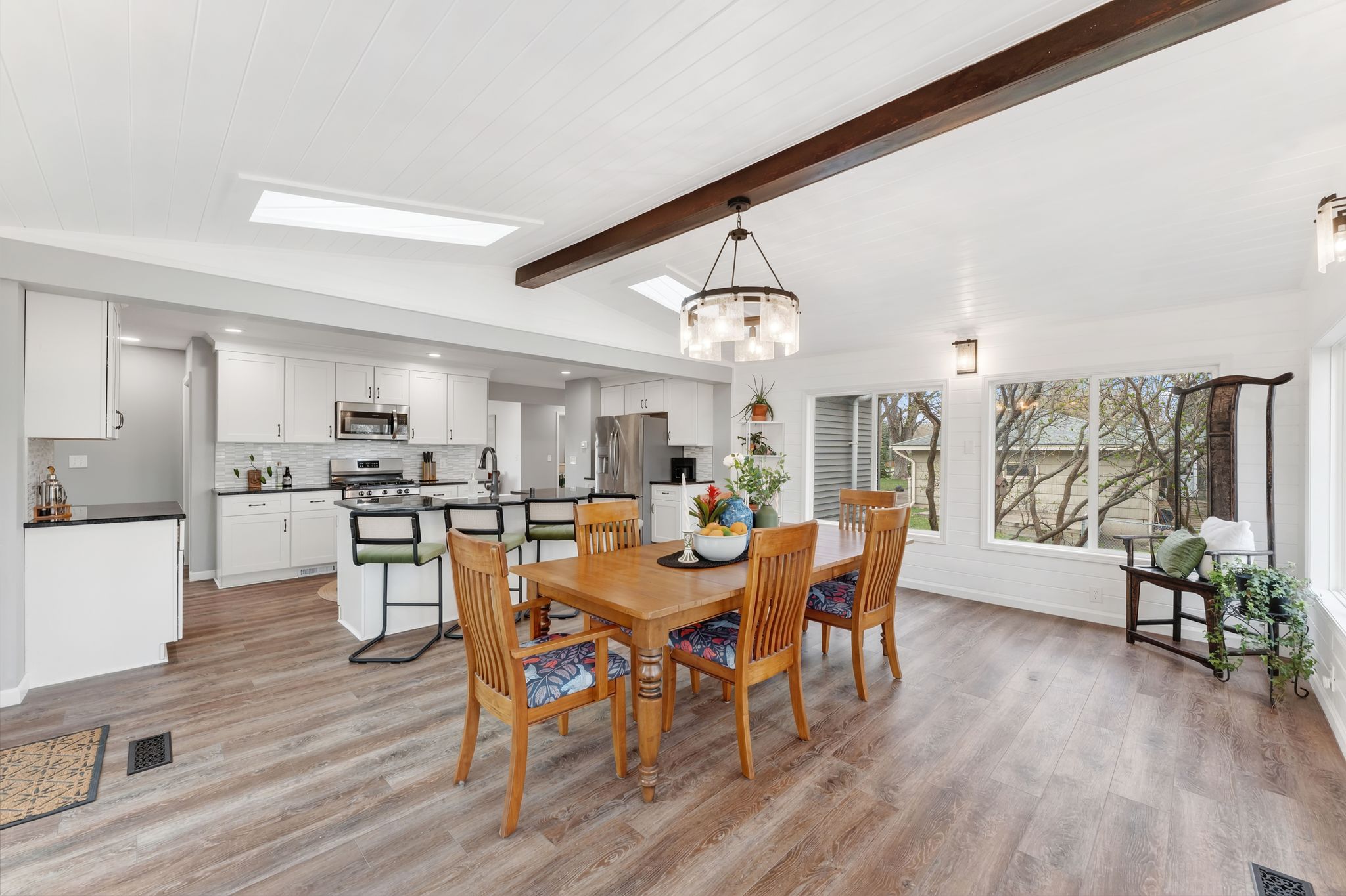  Stylish Renovation Meets Classic Charm - 物件實景