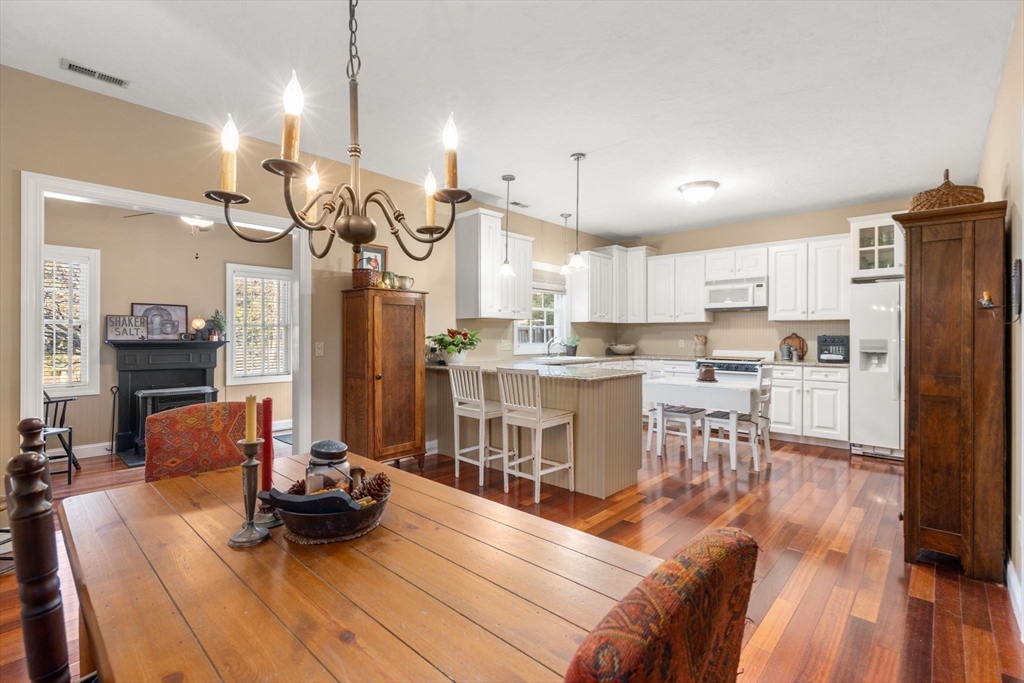 Uxbridge, Massachusetts, 01569, United States, 2 Bedrooms Bedrooms, ,2 BathroomsBathrooms,Residential,For Sale,2006333