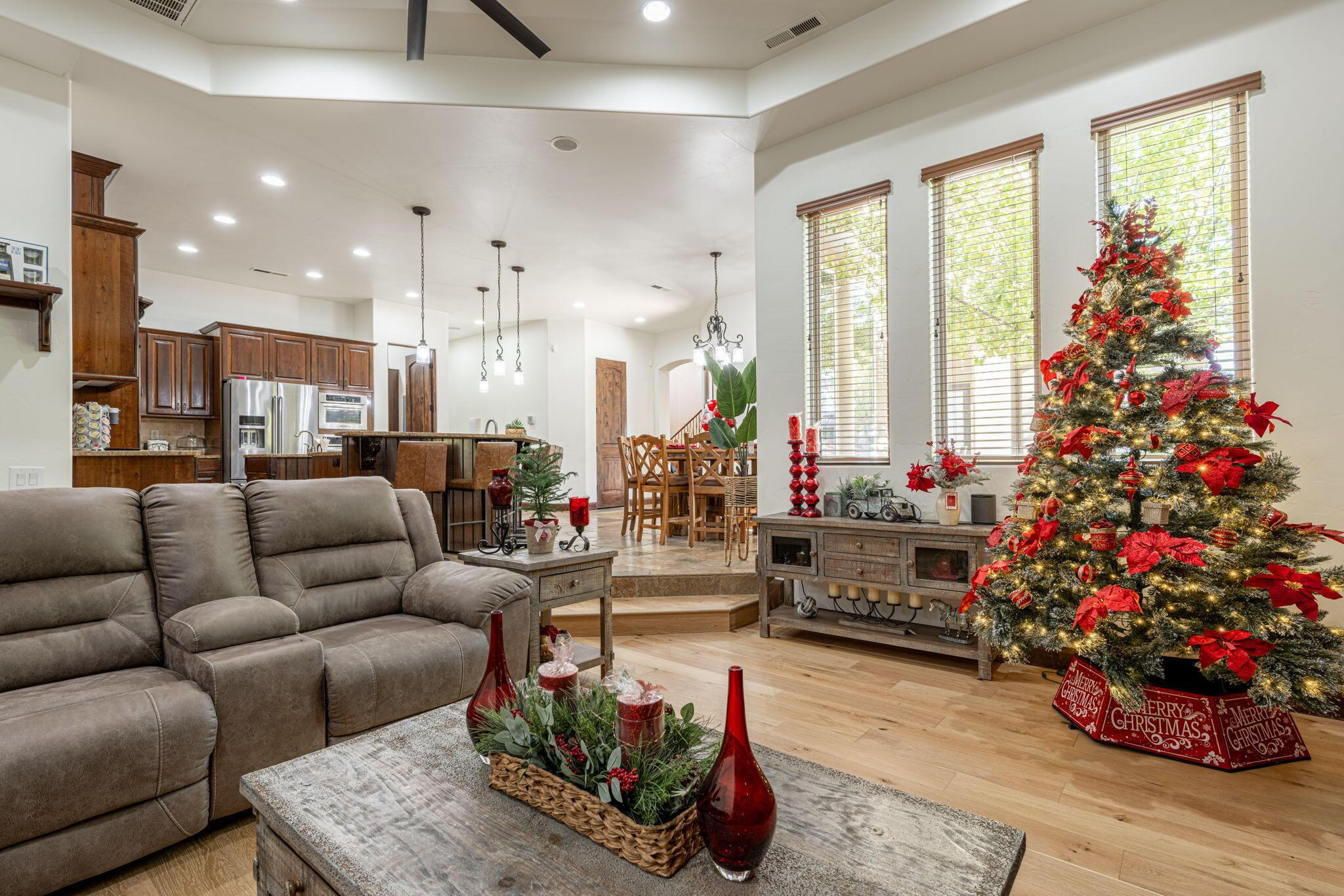 St George, Utah, 84790, United States, 5 Bedrooms Bedrooms, ,4 BathroomsBathrooms,Residential,For Sale,2006335