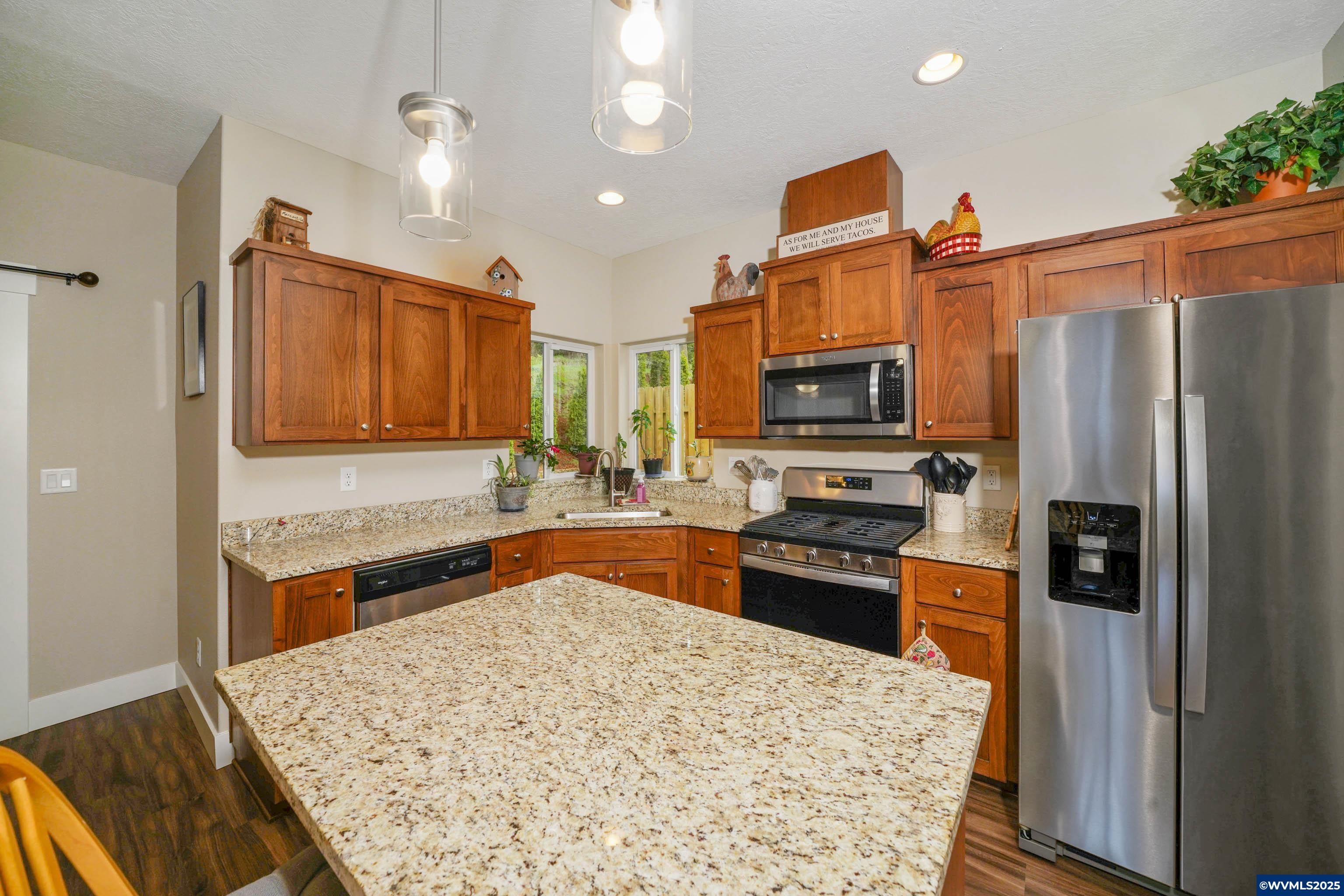 Salem, Oregon, 97306, United States, 3 Bedrooms Bedrooms, ,3 BathroomsBathrooms,Residential,For Sale,1891858