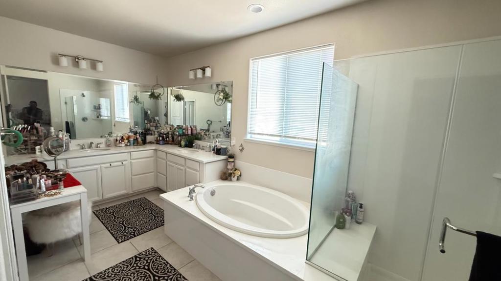 Hollister, California, 95023, United States, 4 Bedrooms Bedrooms, ,3 BathroomsBathrooms,Residential,For Sale,1980715