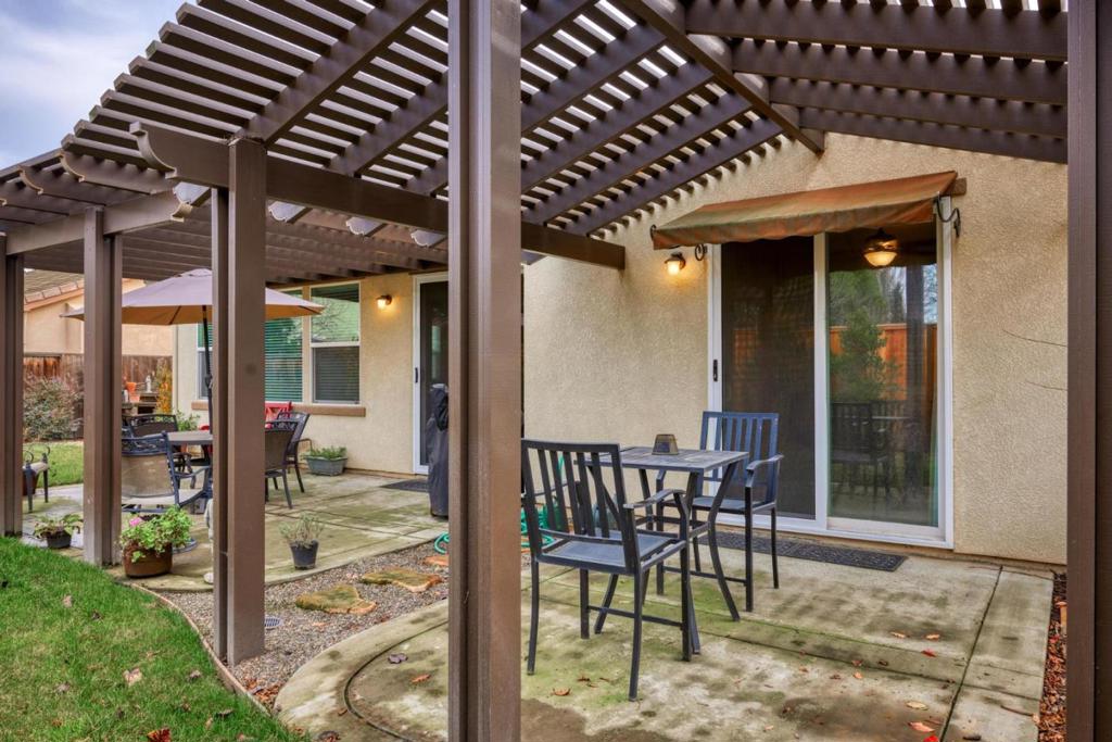 Oakdale, California, 95361, United States, 4 Bedrooms Bedrooms, ,2 BathroomsBathrooms,Residential,For Sale,1981612