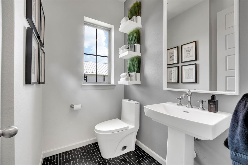 Dallas, Texas, 75212, United States, 3 Bedrooms Bedrooms, ,4 BathroomsBathrooms,Residential,For Sale,1897379