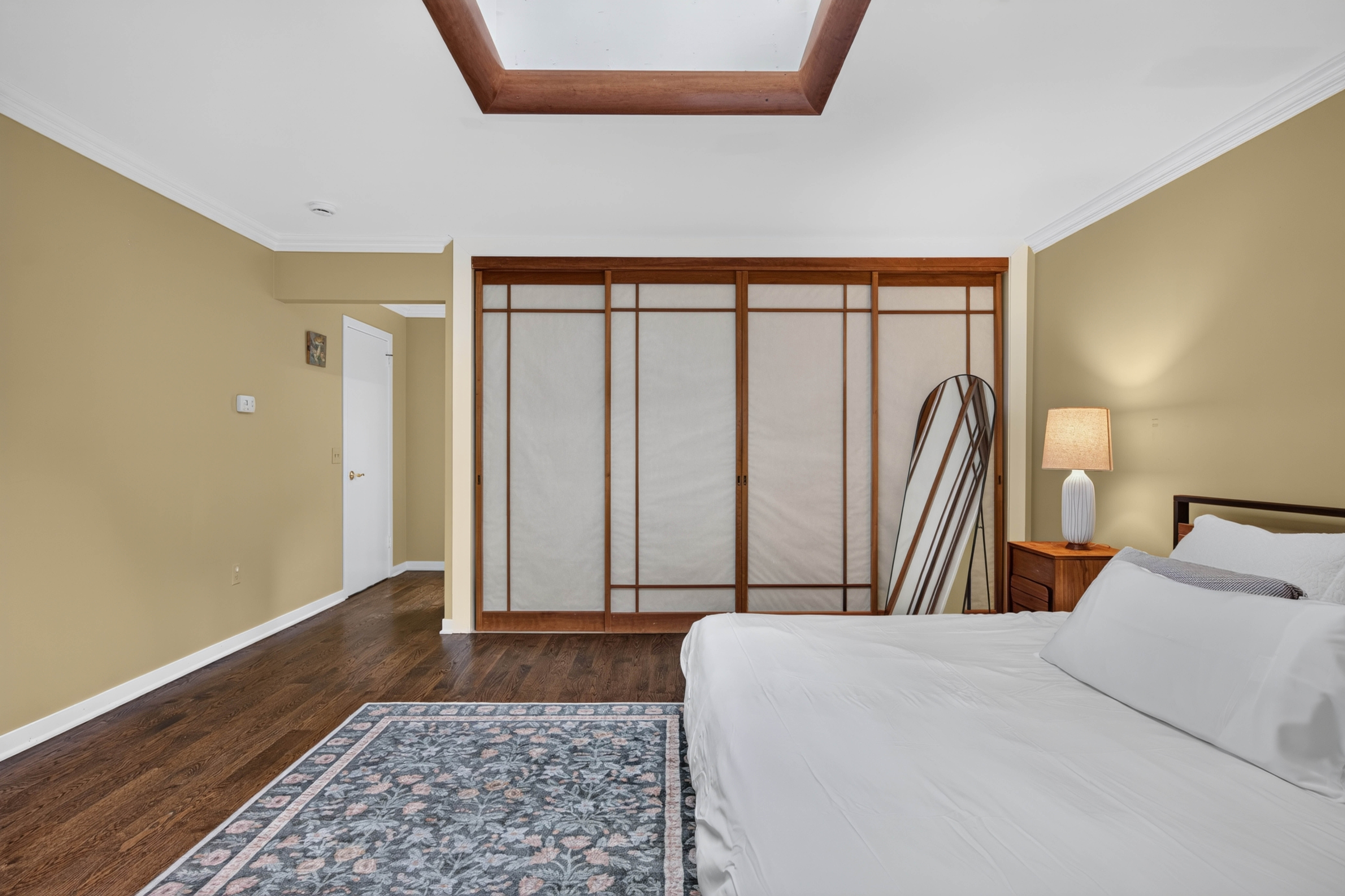  Immaculate Home with Classic Versatile Design Offers Privacy - 物件實景