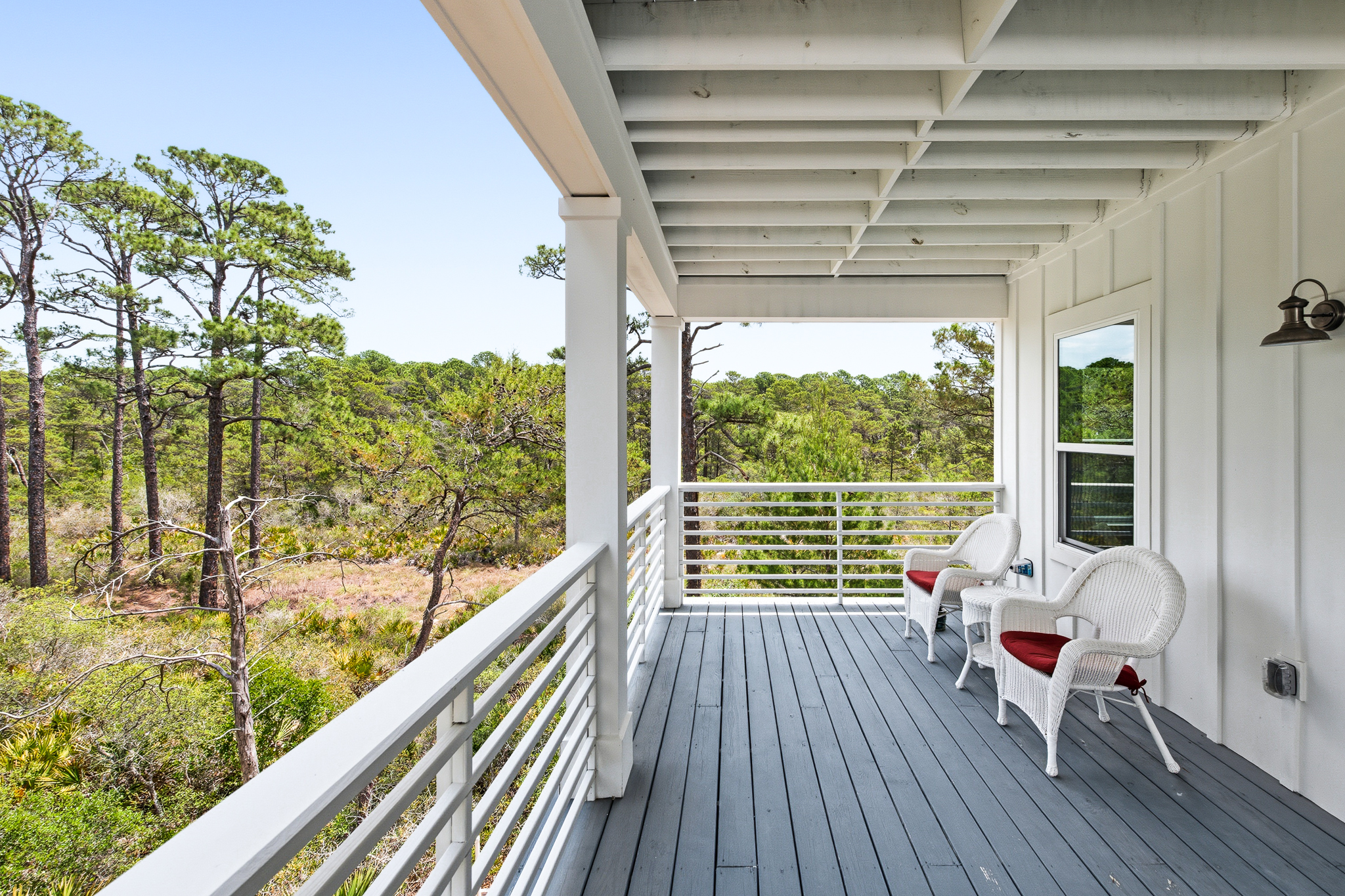  Like-New Coastal Retreat with Rare Privacy and Porches on Every Level - 物件實景