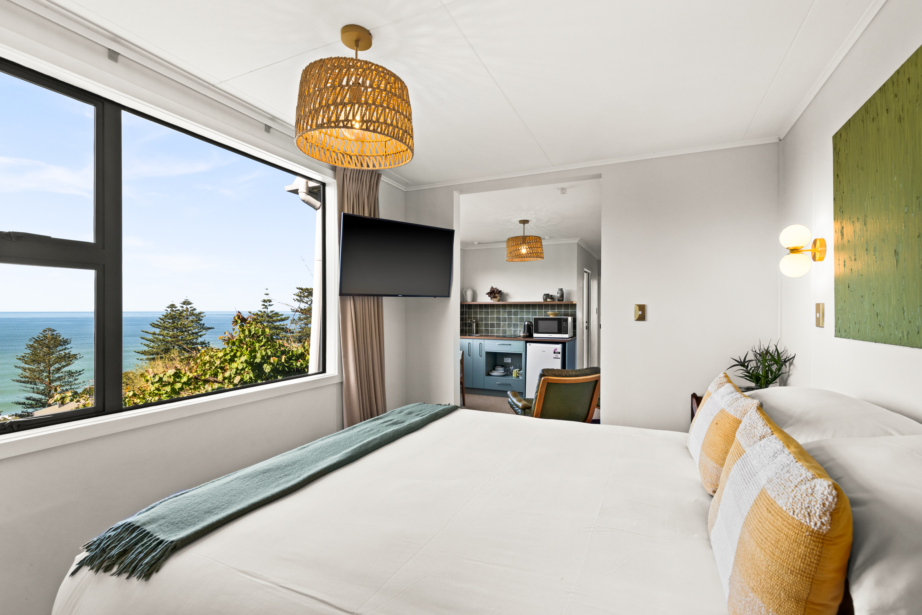  Panoramic Ocean Views with Income Potential - 物件實景