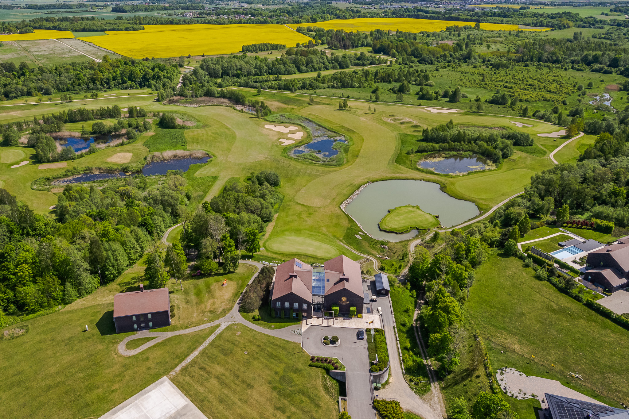  Exclusive private residence surrounded by golf courses - 物件實景