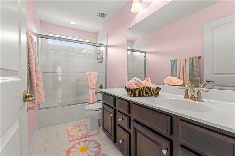 Canonsburg, Pennsylvania, 15317, United States, 5 Bedrooms Bedrooms, ,4 BathroomsBathrooms,Residential,For Sale,1914664