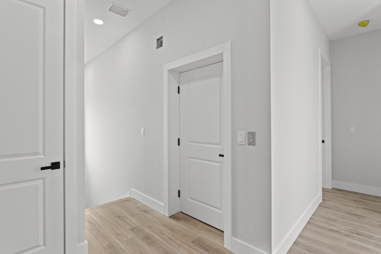 Treasure Island, Florida, 33706, United States, 5 Bedrooms Bedrooms, ,4 BathroomsBathrooms,Residential,For Sale,1887391