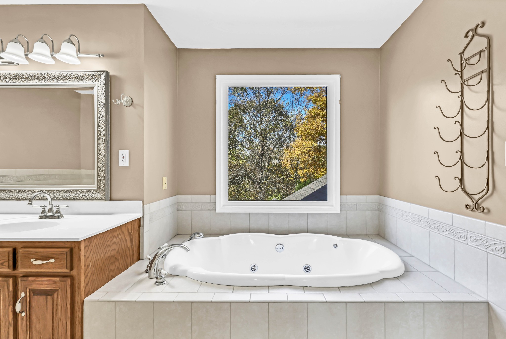 Clarksville, Tennessee, 37043, United States, 4 Bedrooms Bedrooms, ,4 BathroomsBathrooms,Residential,For Sale,1989948