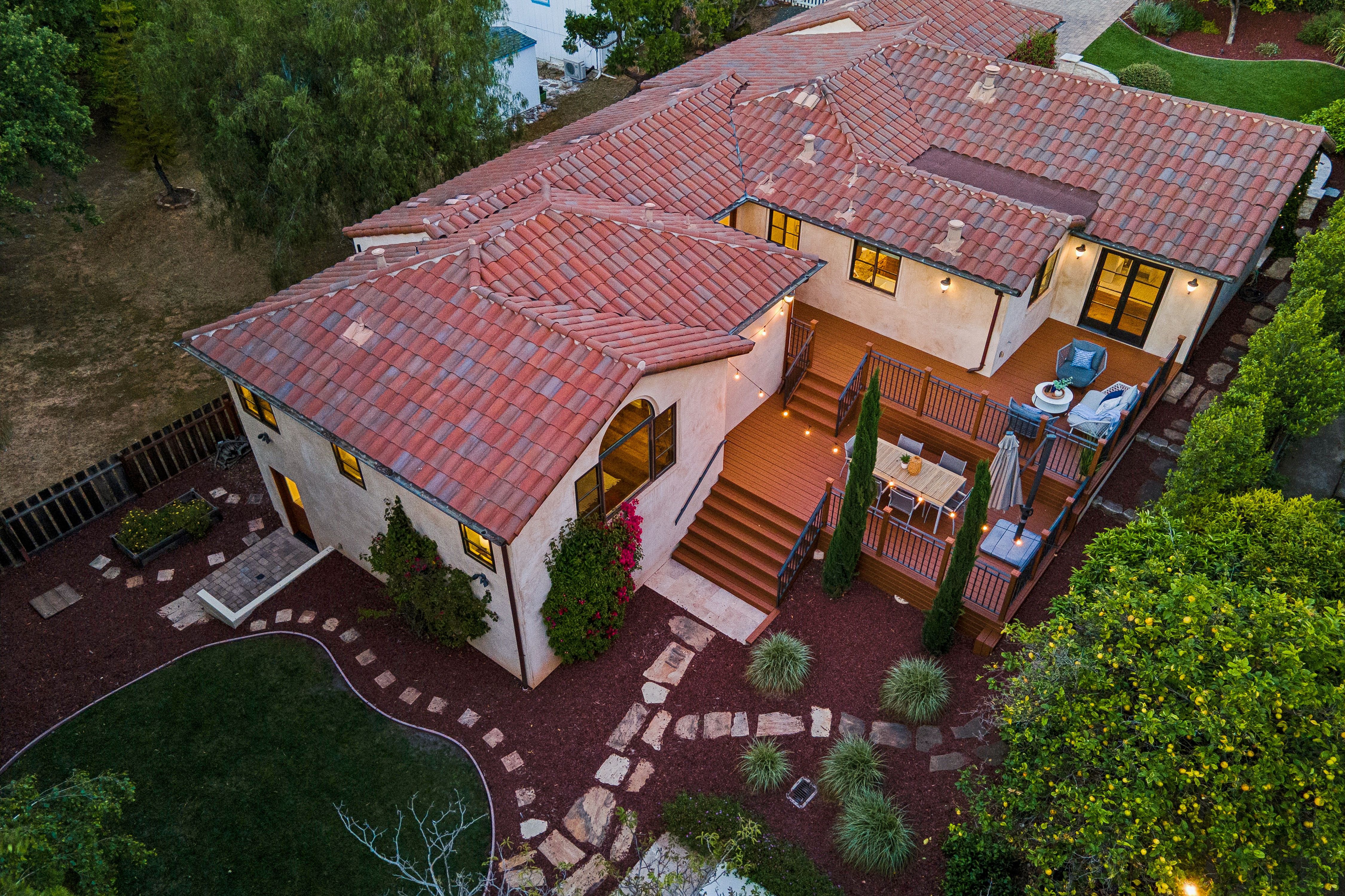  Mediterranean-Style Beauty with Garden Escape - 物件實景