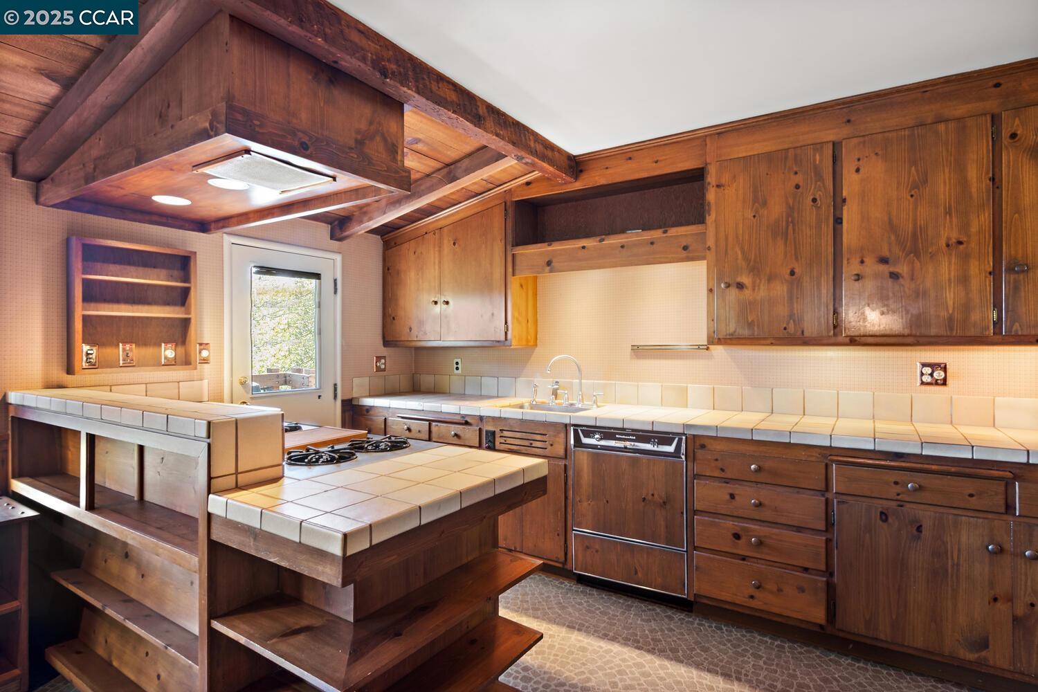 Orinda, California, 94563, United States, 6 Bedrooms Bedrooms, ,4 BathroomsBathrooms,Residential,For Sale,1838160