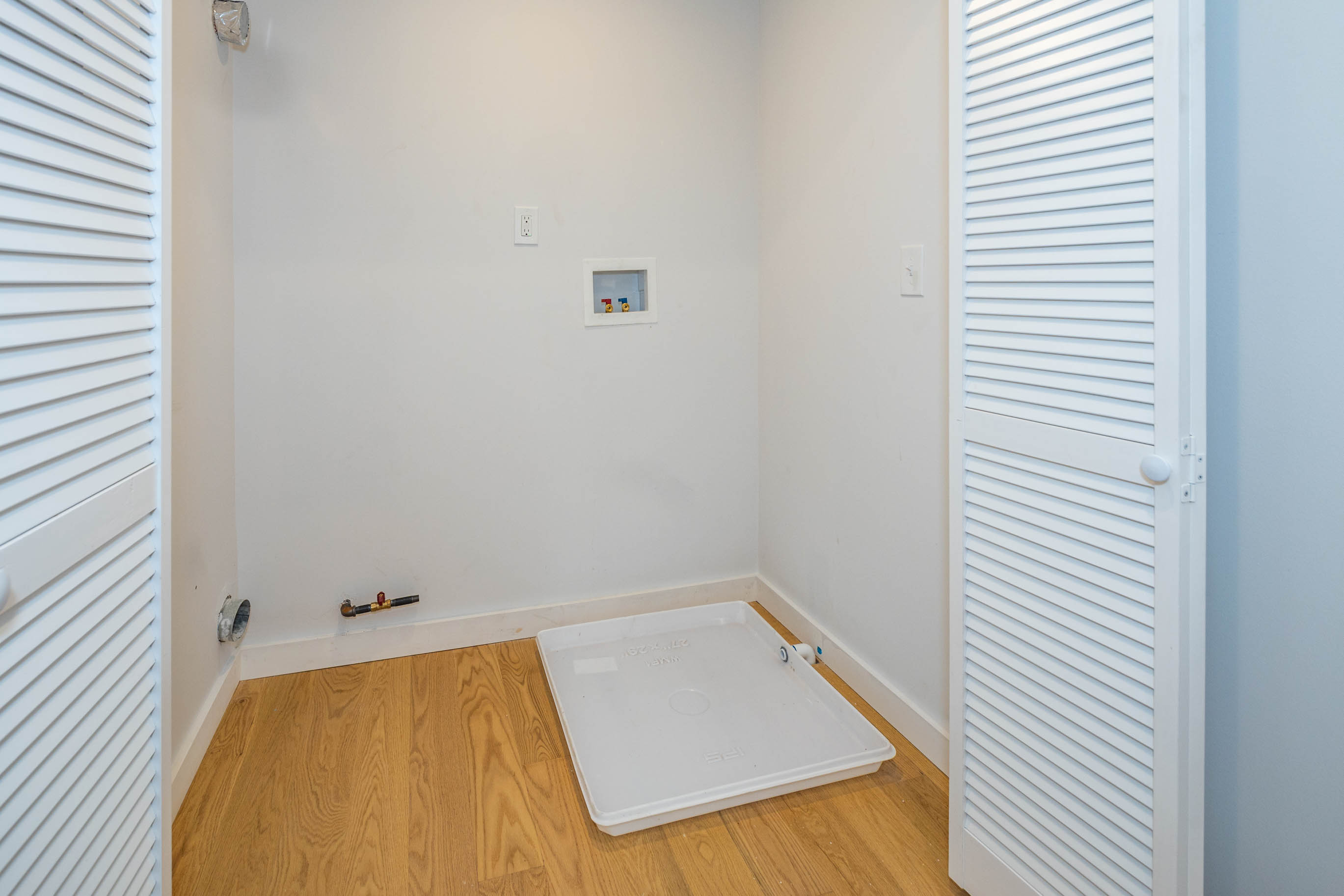 Edison, New Jersey, 08817, United States, 5 Bedrooms Bedrooms, ,4 BathroomsBathrooms,Residential,For Sale,1943098