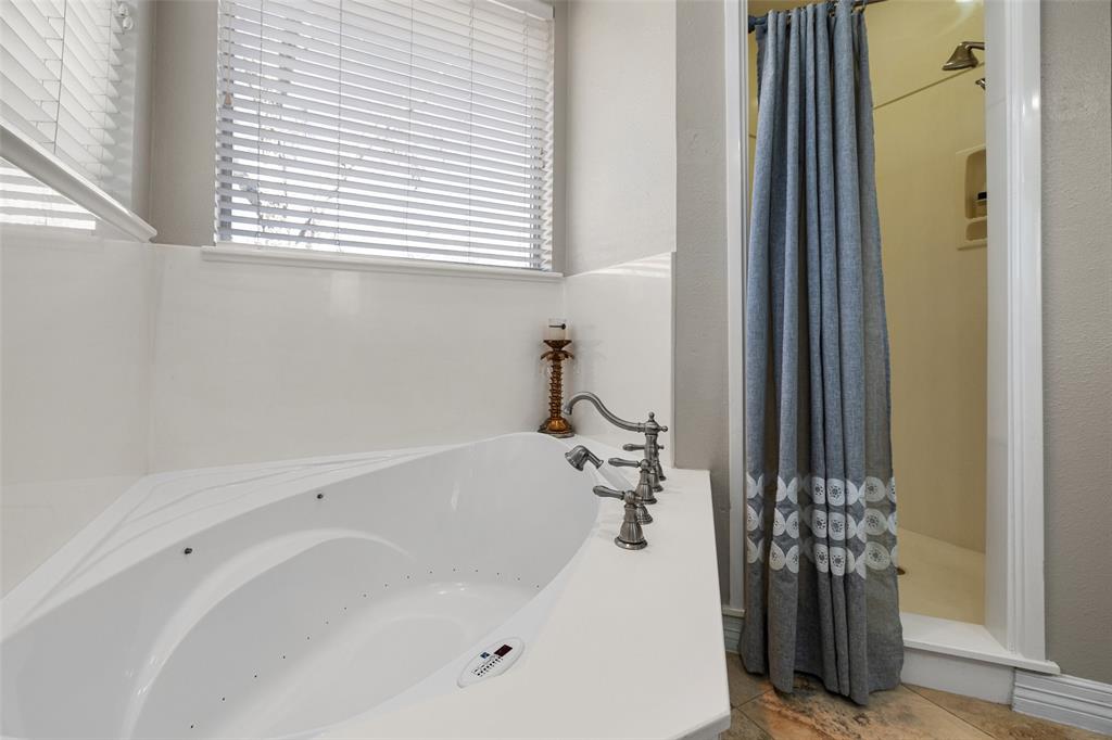Granbury, Texas, 76049, United States, 4 Bedrooms Bedrooms, ,3 BathroomsBathrooms,Residential,For Sale,2024431