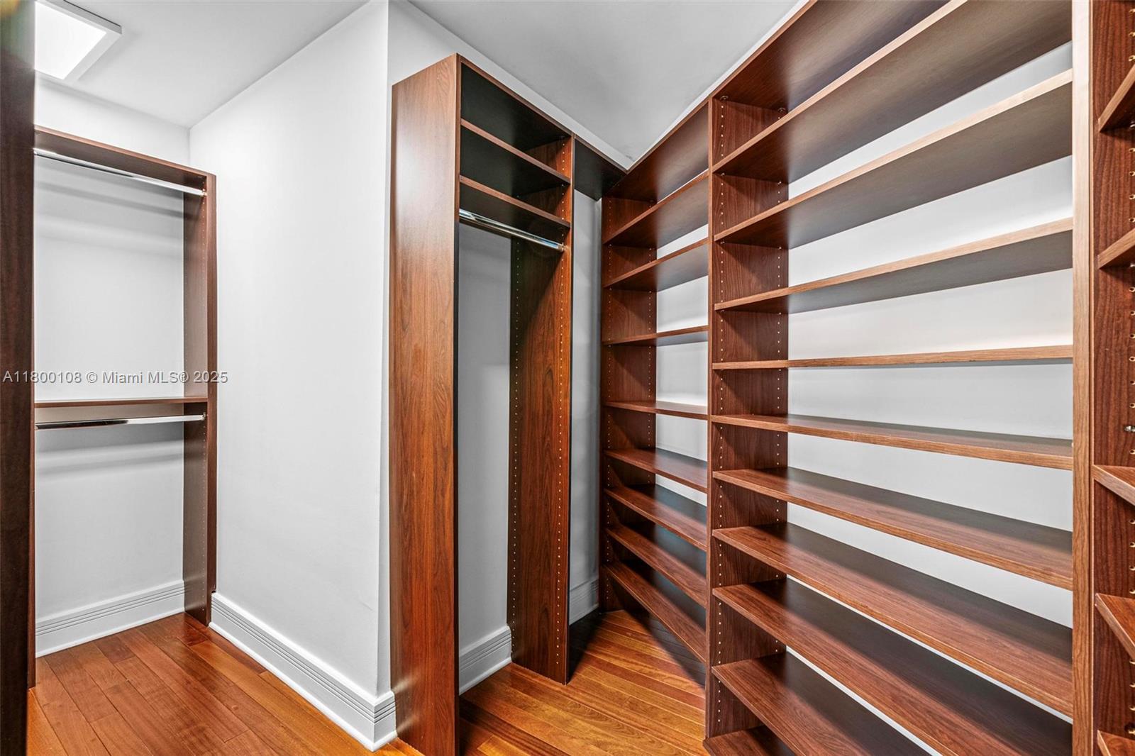 North Miami, Florida, 33181, United States, 5 Bedrooms Bedrooms, ,5 BathroomsBathrooms,Residential,For Sale,1804760