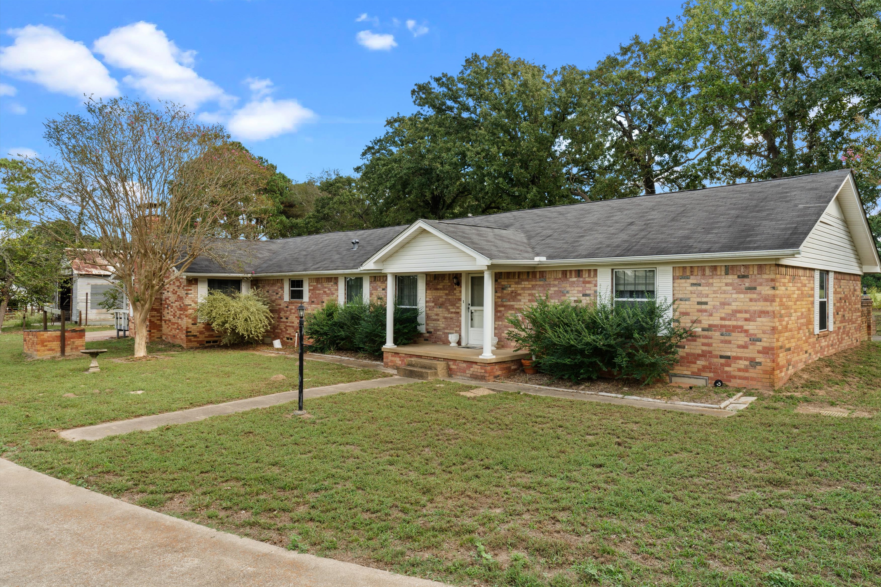 Henderson, Texas, 75654, United States, 3 Bedrooms Bedrooms, ,2 BathroomsBathrooms,Residential,For Sale,1983908