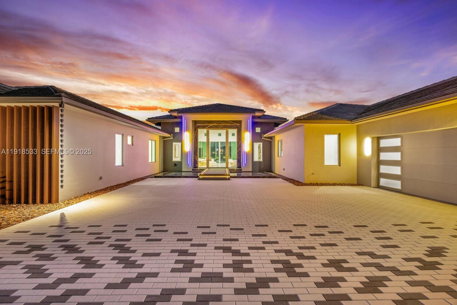 Miami, Florida, 33173, United States, 6 Bedrooms Bedrooms, ,7 BathroomsBathrooms,Residential,For Sale,2001798